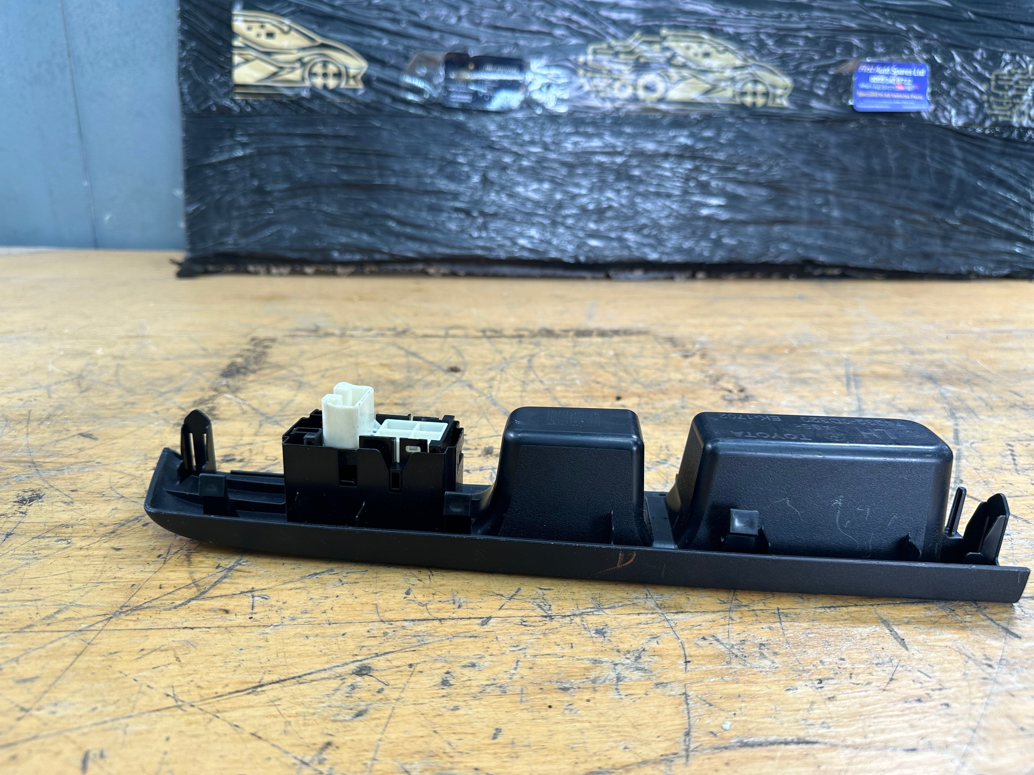 Toyota Yaris 2013 Left Passenger Window Control Switch (74232-0D320)