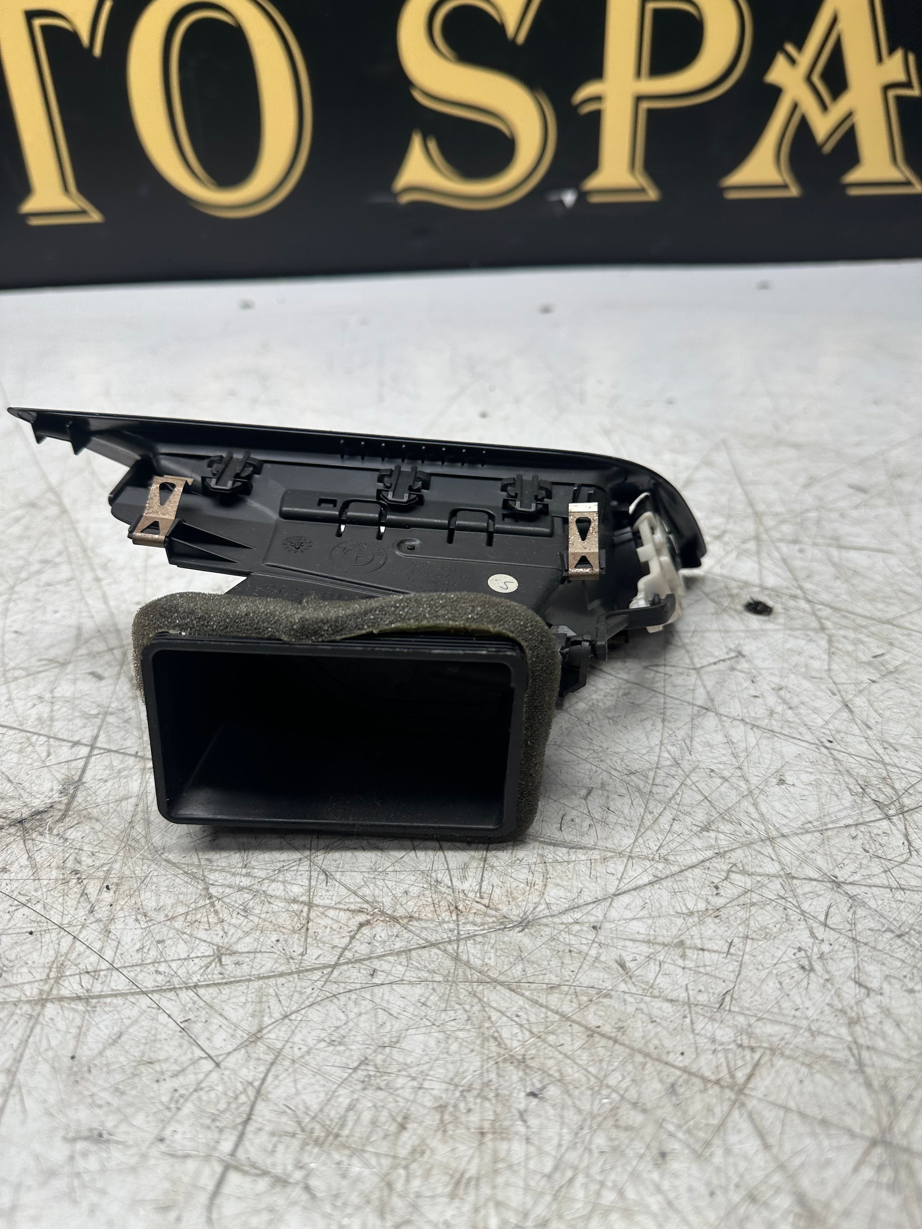 BMW 1 Series F40 Dashboard Air Vent Grill – Left Side (6823191)