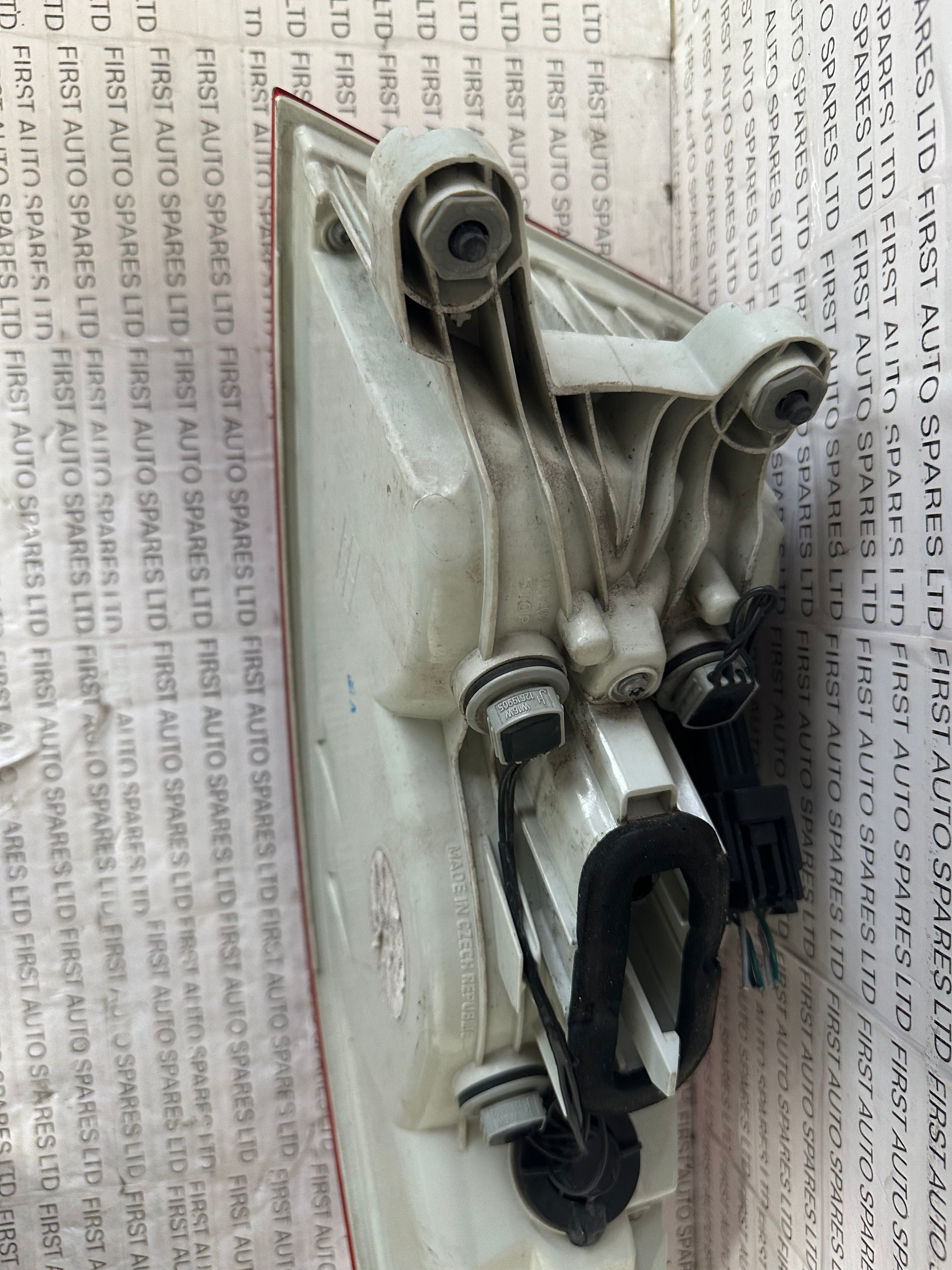 Jaguar XE 2018 MK1 Saloon Left Taillight Outer (197.337-02/03)