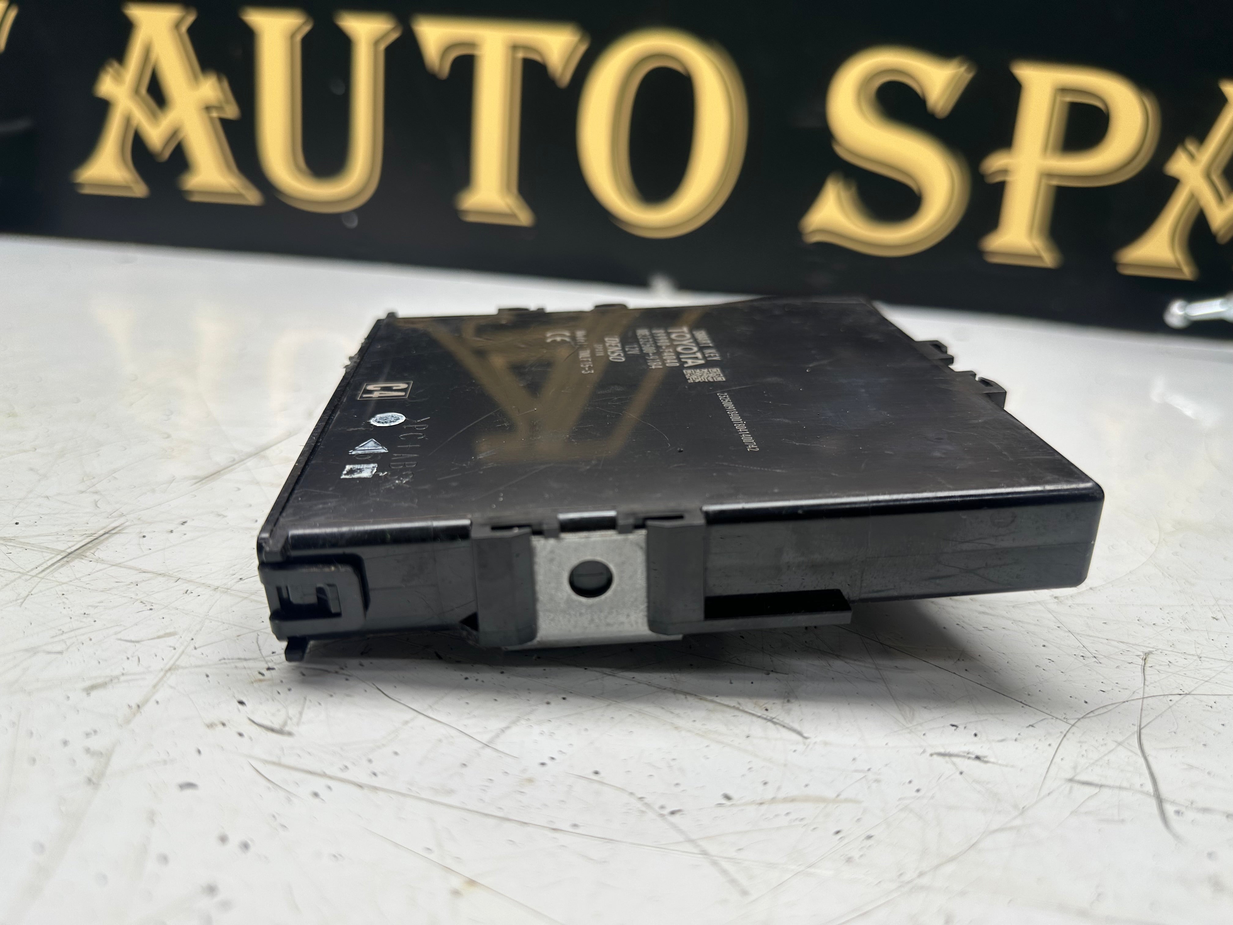 Toyota C-HR 2016–2023 Smart Key Keyless Go ECU Module (89990-F4040)