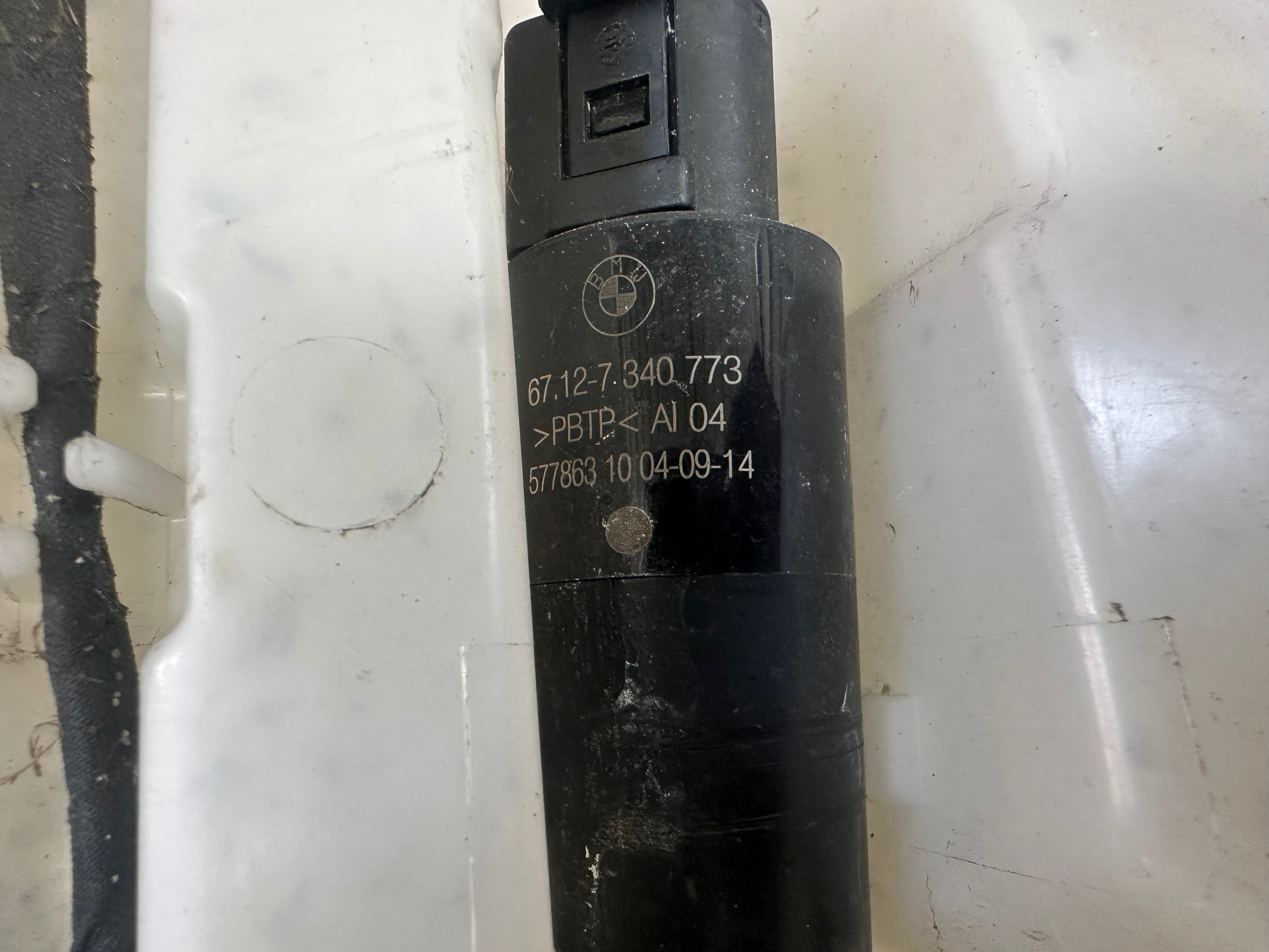 BMW X5 F15 2014–2018 M Sport Windscreen Washer Bottle (7292424) (7292424-14)