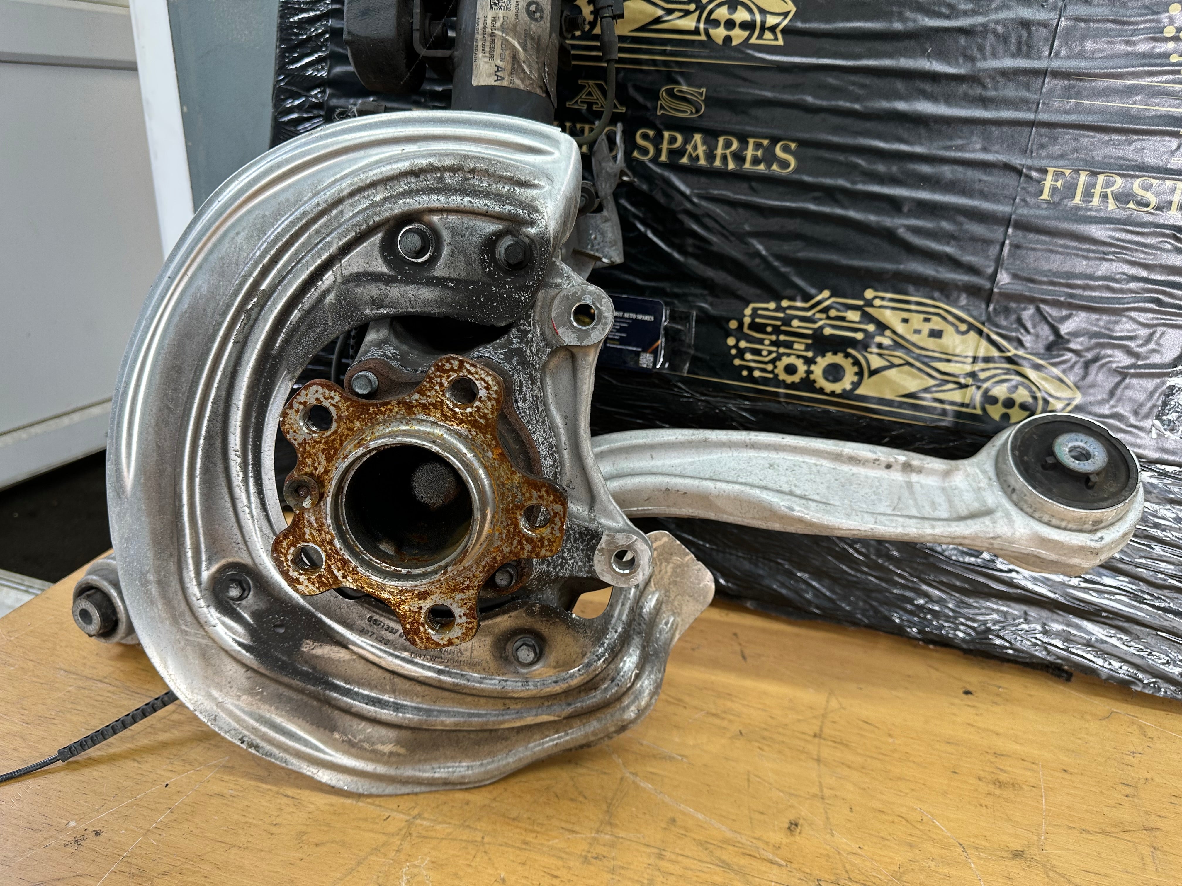 BMW 3 2019–24 Left Side Front Suspension Leg Complete M Sport (6891169 / 10817611)