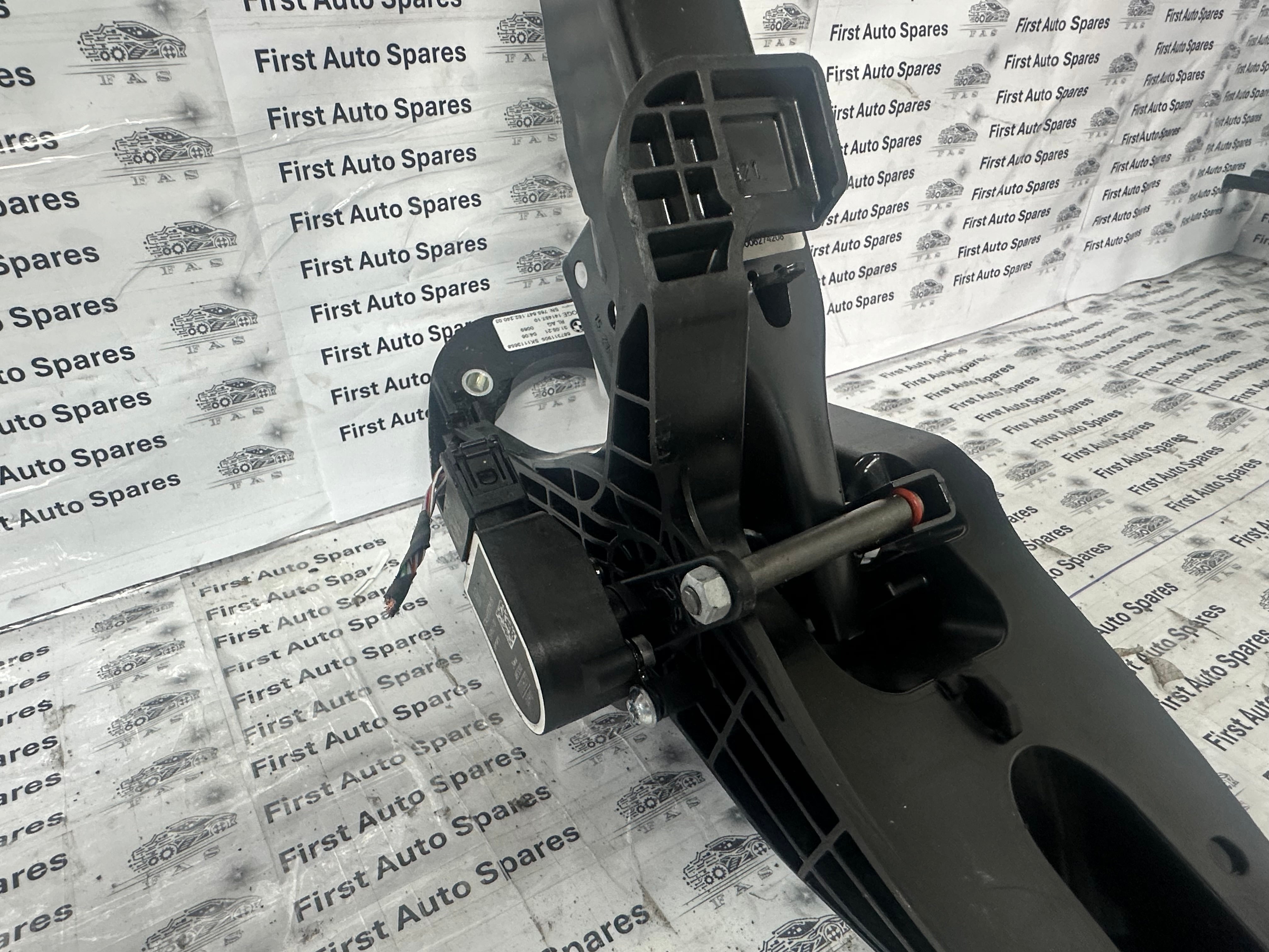 BMW 3 Series G20 G21 G28 2021 Brake Pedal (687311905) (762.135.152.234) (0006274208)