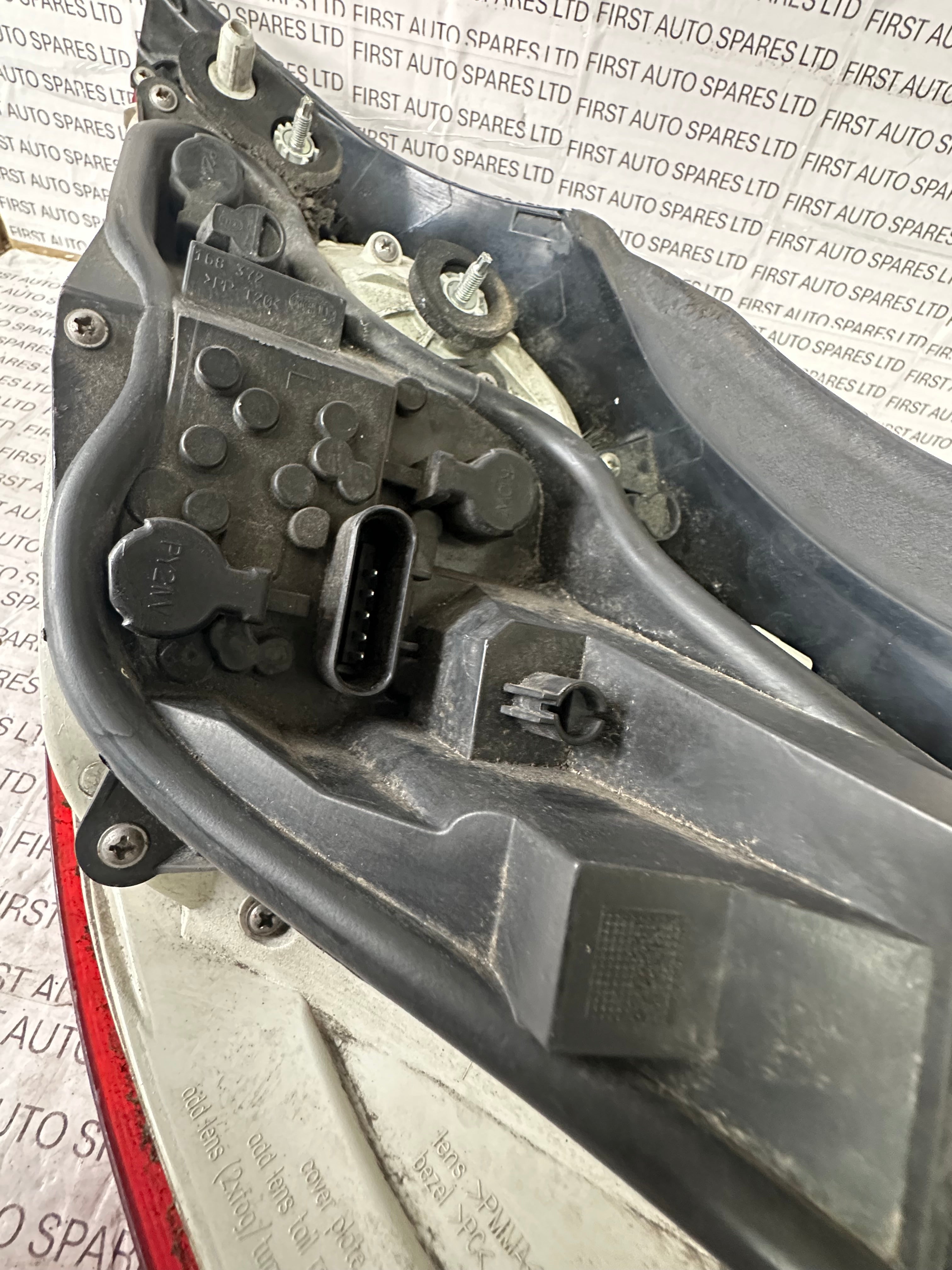 Vauxhall Insignia 2008-2013 Left Side Rear Tail Light (13265354 AY)