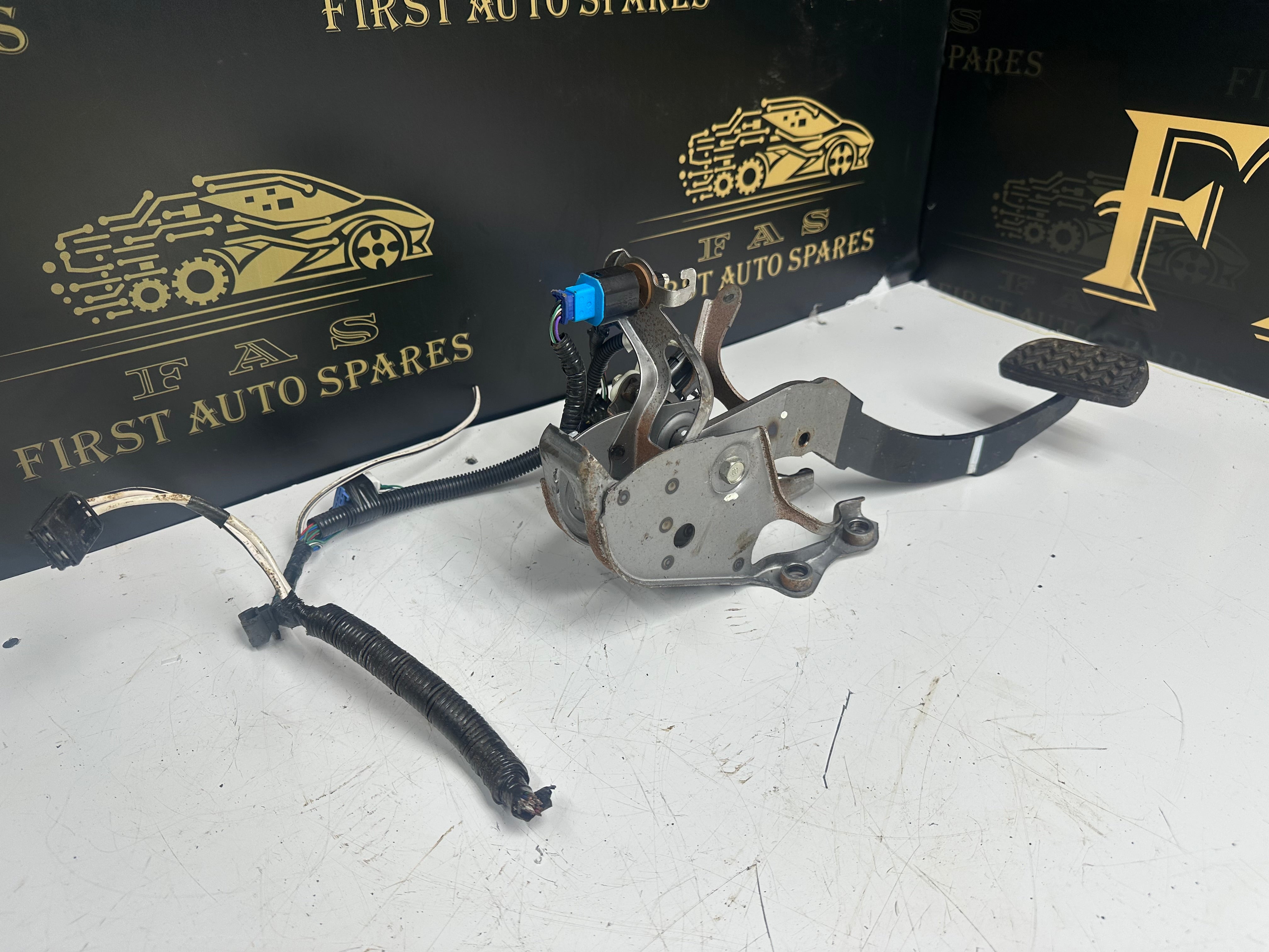 Toyota Yaris Hybrid Brake Pedal (89510-33020) (47121-52010)