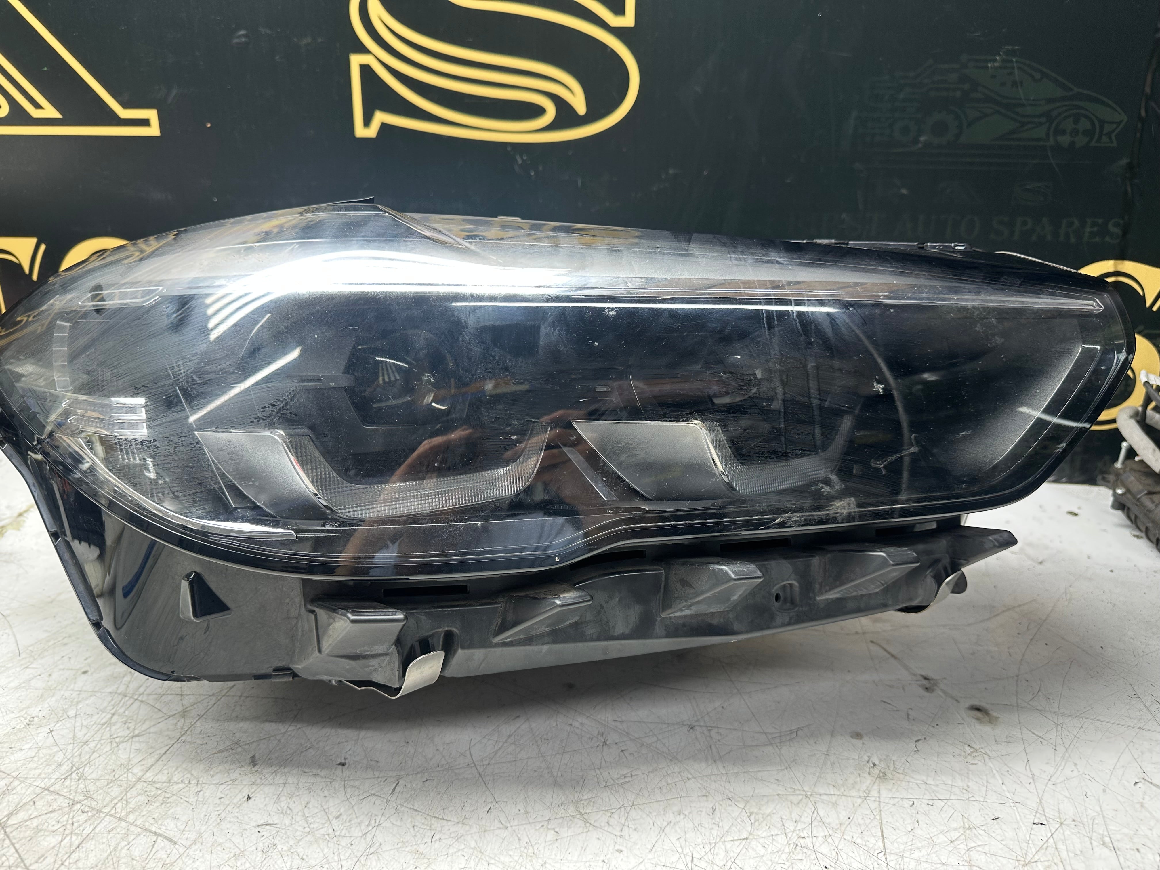 BMW X5 G05 3.0D Genuine LED Passenger Side Headlight 9481781-05 2019–2021