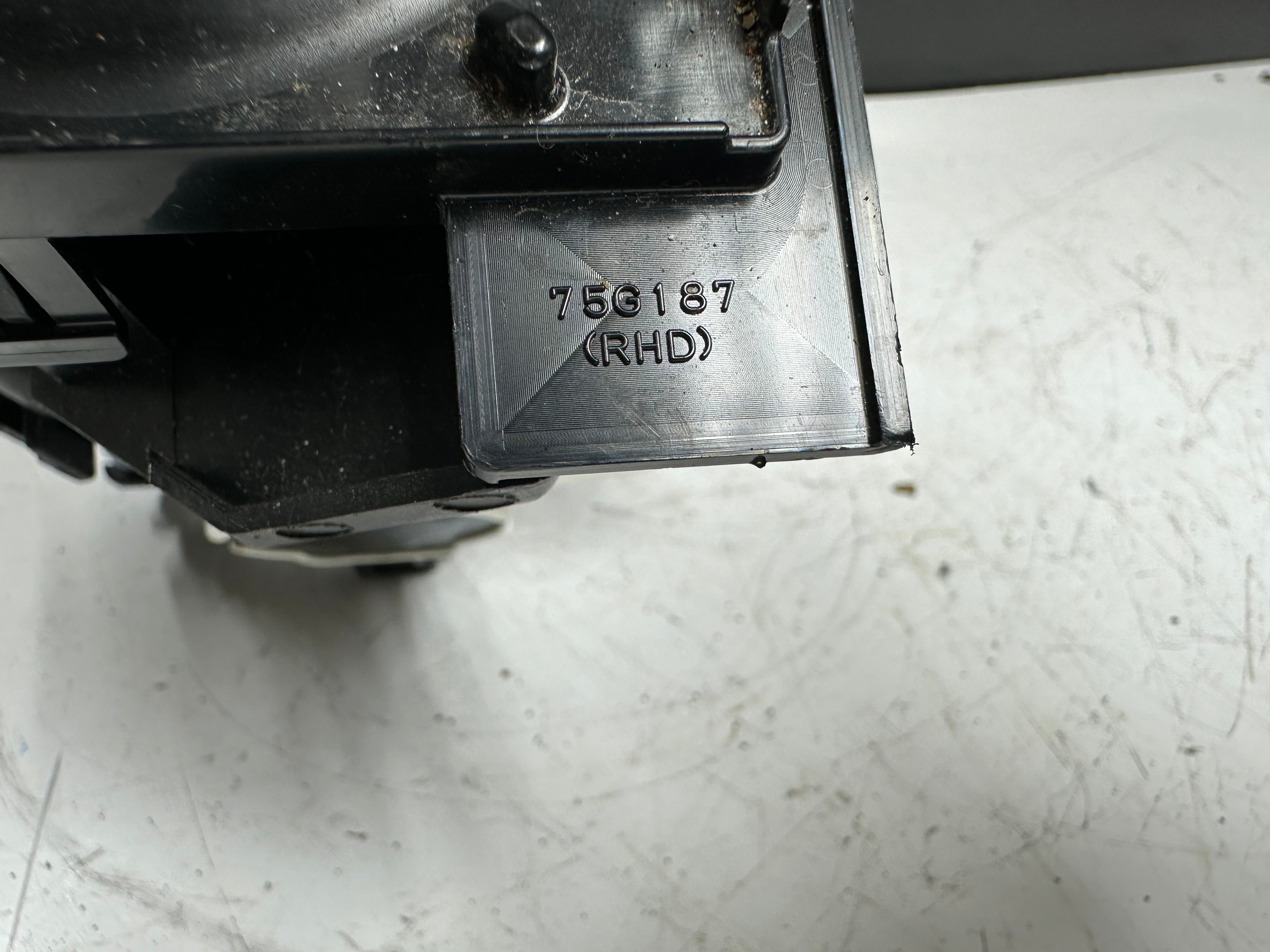 Toyota Auris 2015 Automatic Gear Selector (75C582-RHD) (>PA66-GF3<) (75G187)