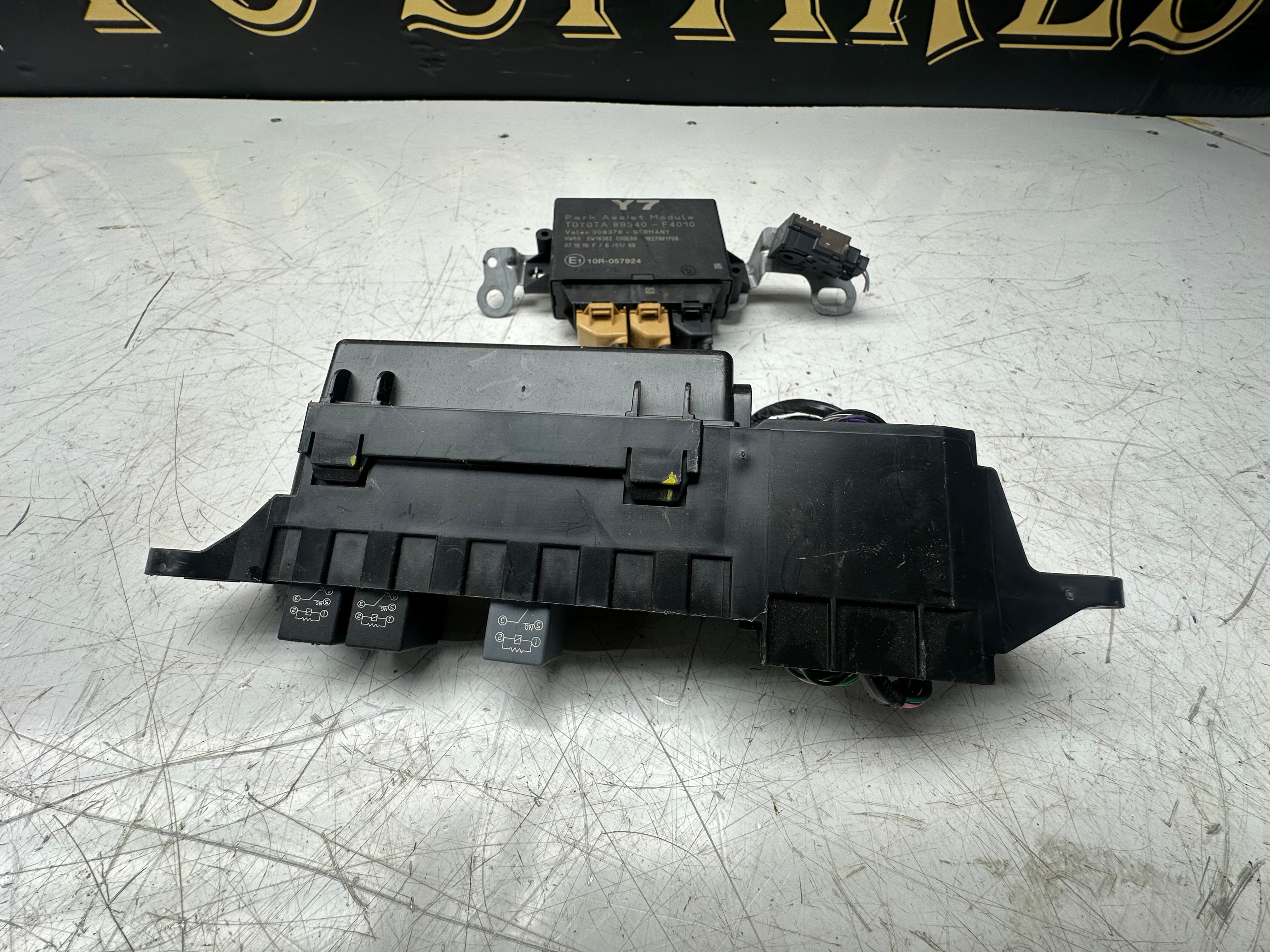 Toyota C-HR 2016-23 Parking Assist Control Unit (89340F4010) Hybrid Fuse Box (71547922)