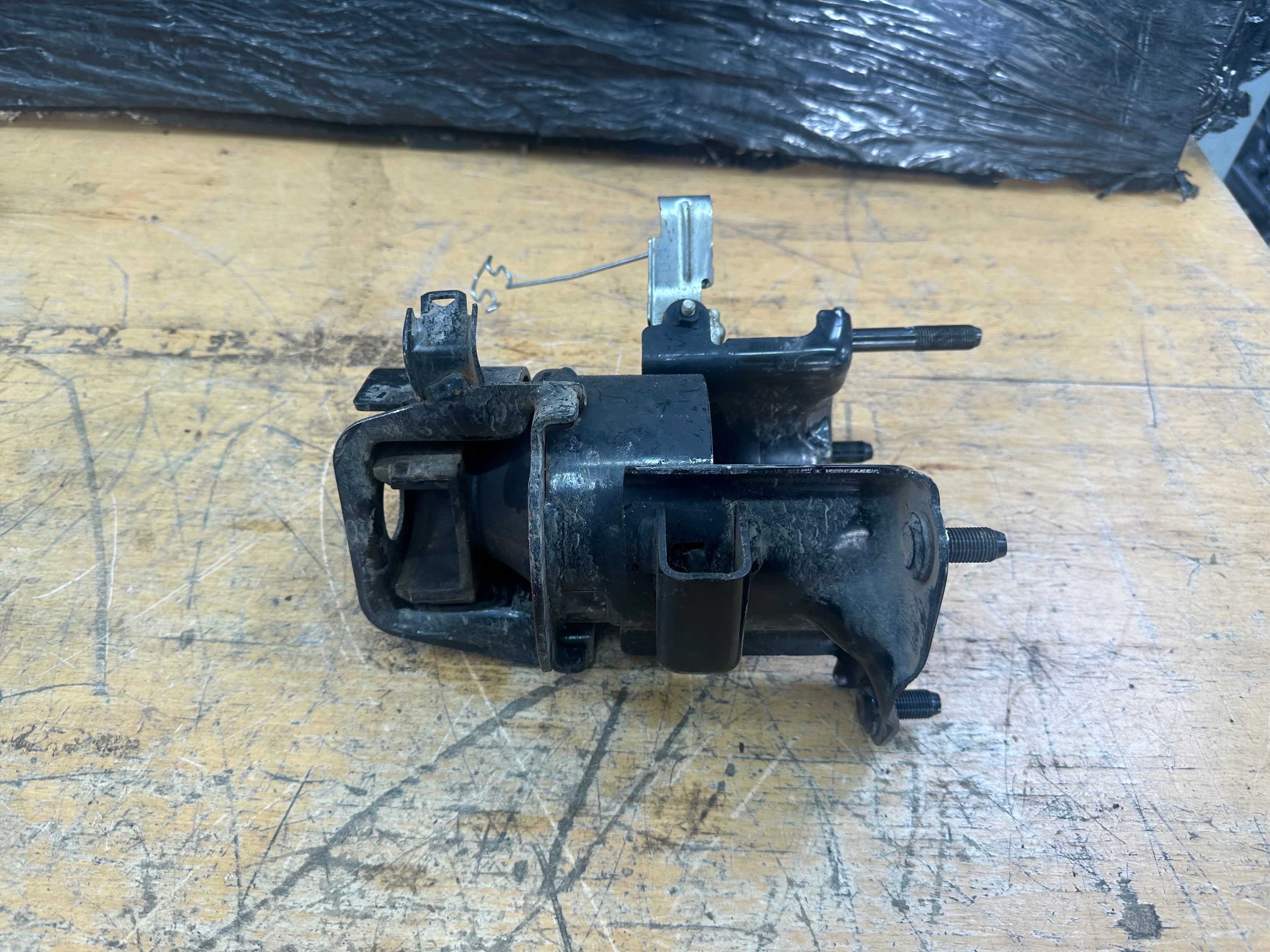 Toyota RAV4 2019-2023 MK5 Hybrid 2.5 Petrol Gearbox Mount Bracket T6 (M3041170)