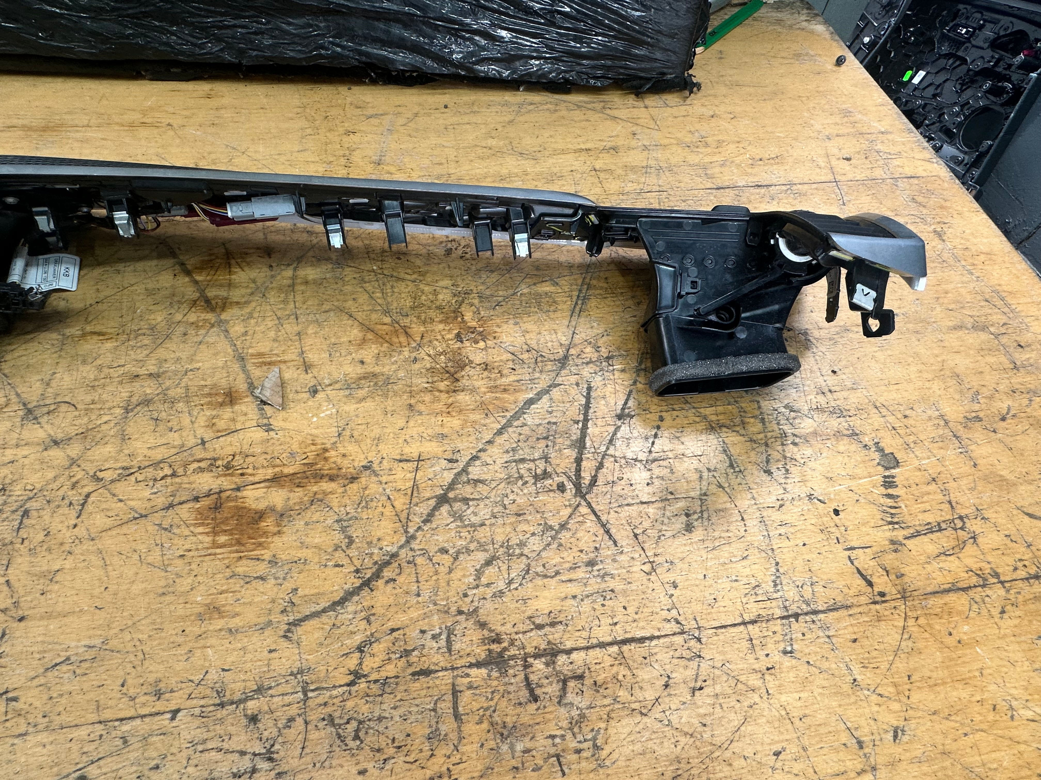 BMW X5 G05 Dashboard Centre Trim & Air Vents (8073203) (9458527)