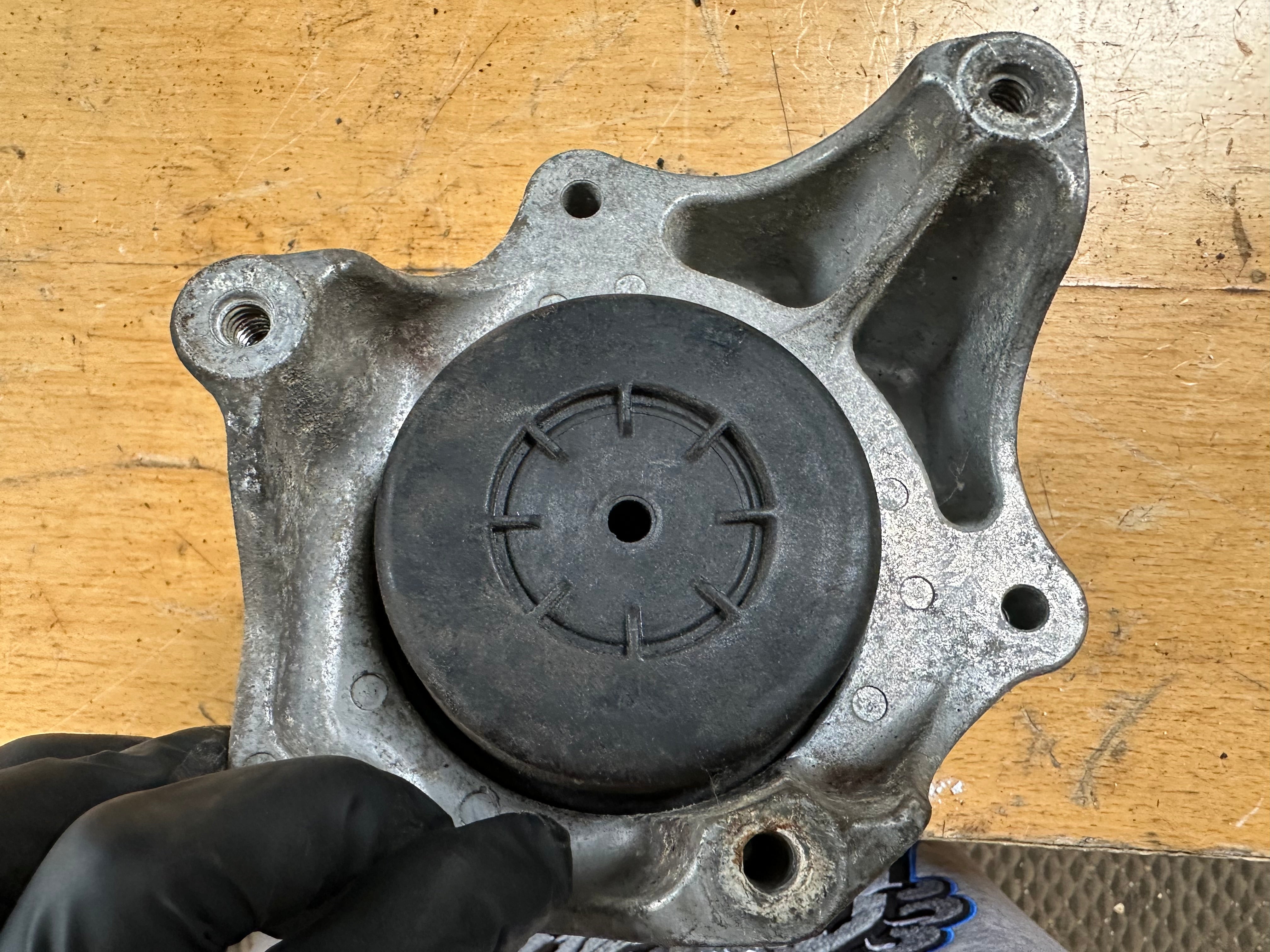 BMW 1 Series F21 2015 Right Engine Mounting (6859408-01)