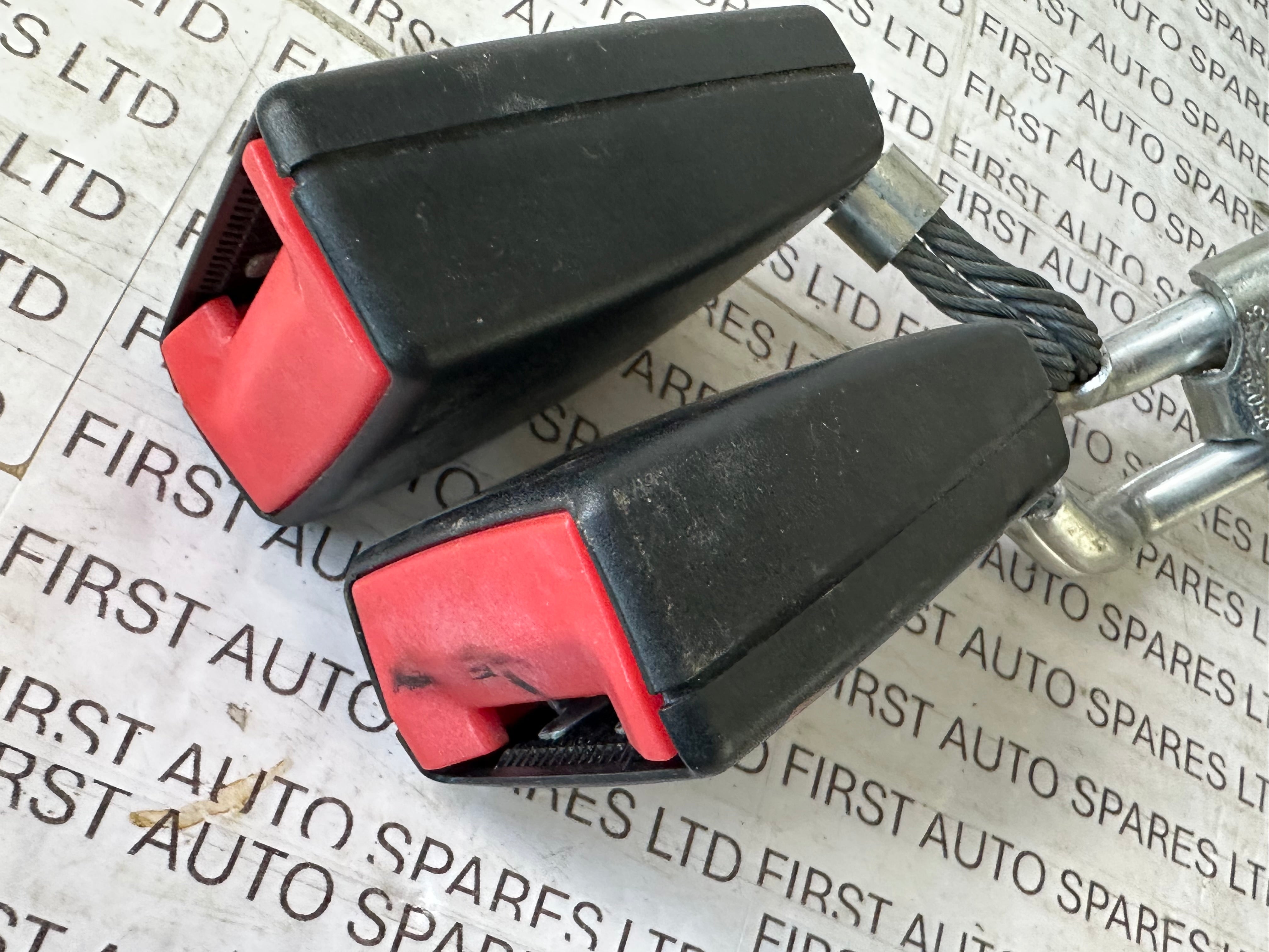 Volkswagen Golf 2012 Rear Twin Seat Belt Buckle (1K0857739M)