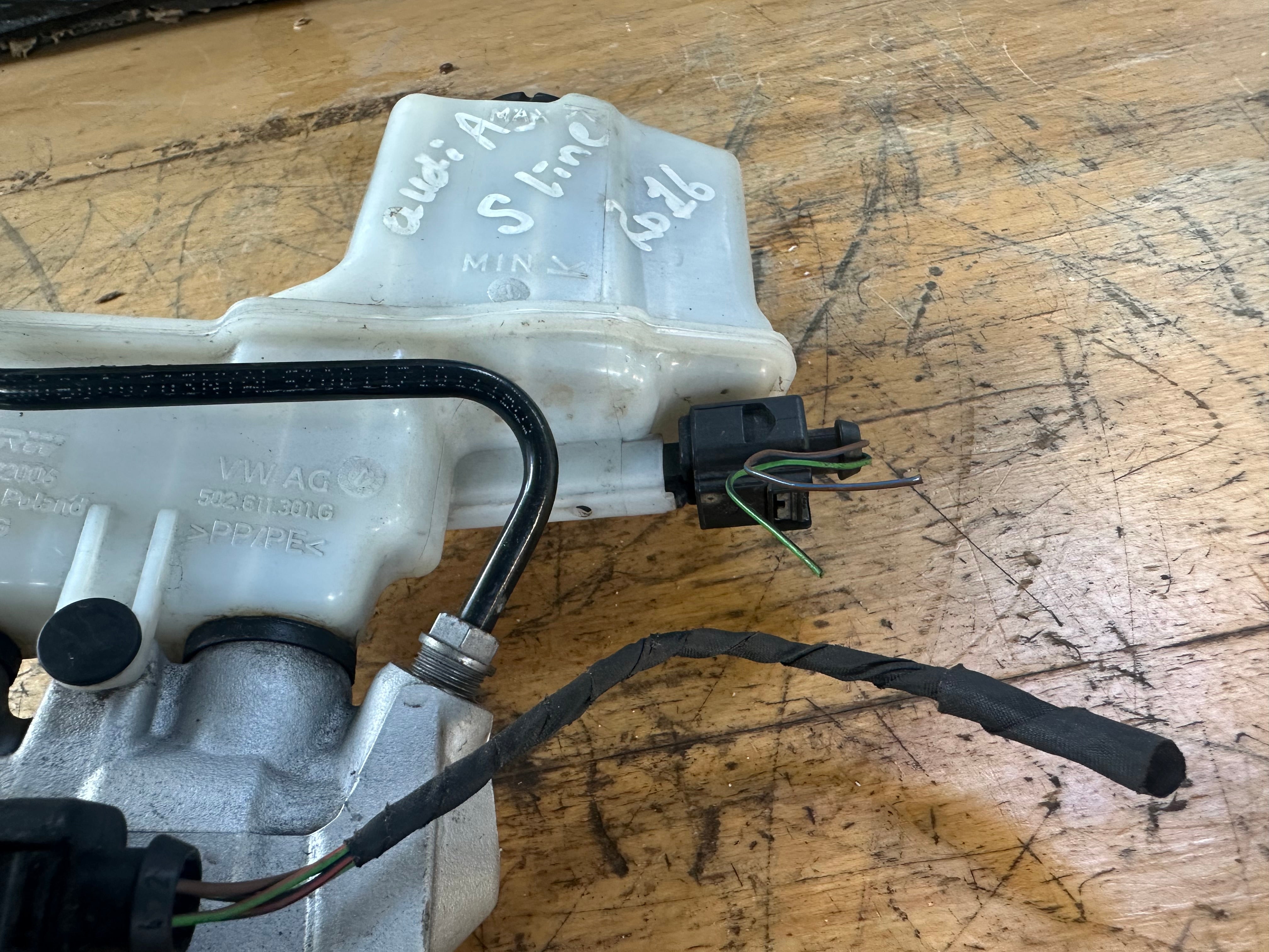 Audi A3 S Line 2016 2.0 TDI Sportback Brake Servo & Master Cylinder (502611301G)