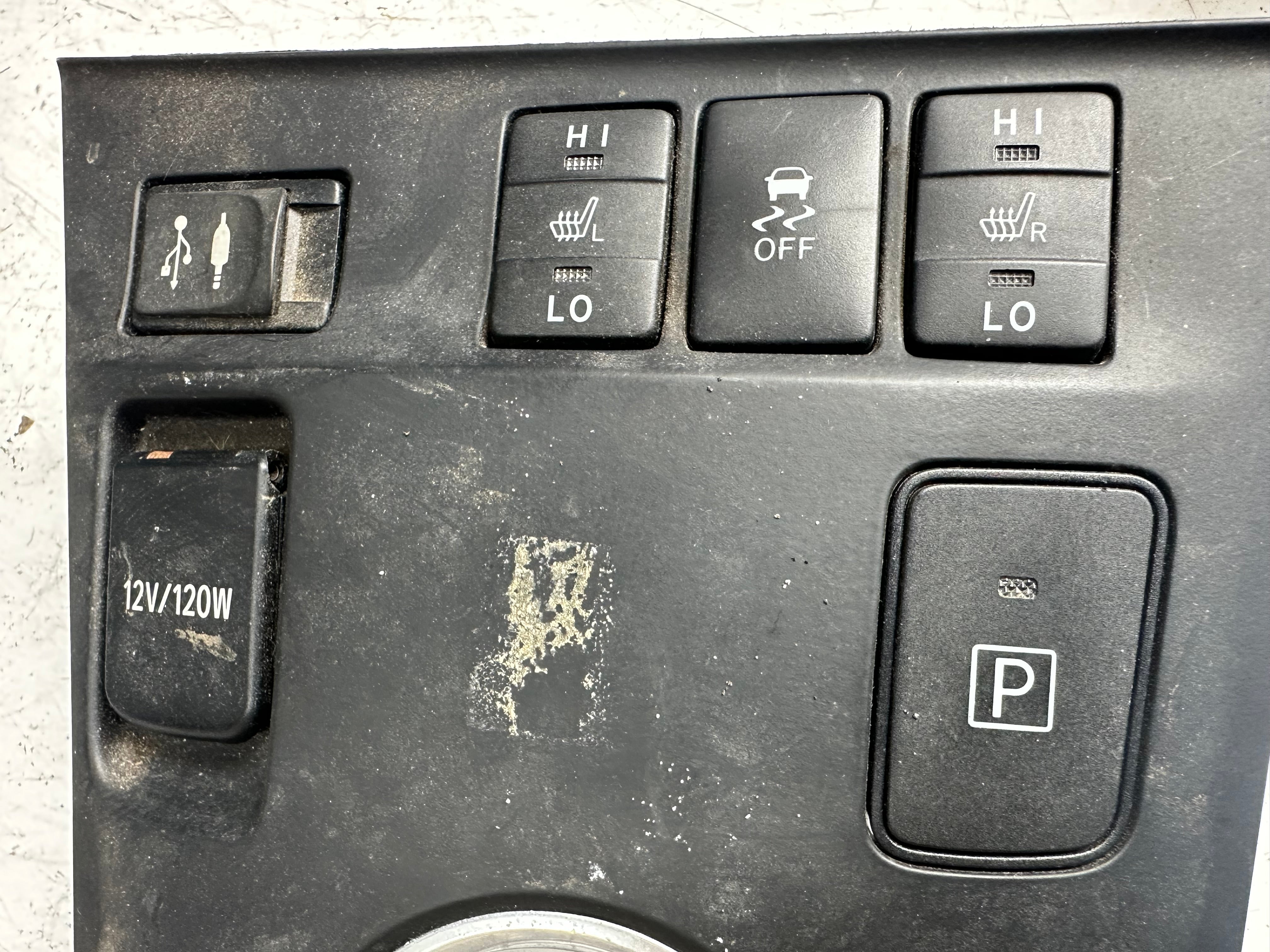 Toyota Auris 2015 1.8 Hybrid Excel Dash Plug Socket Trim (58821-02A10-B) (58844-02020-B)