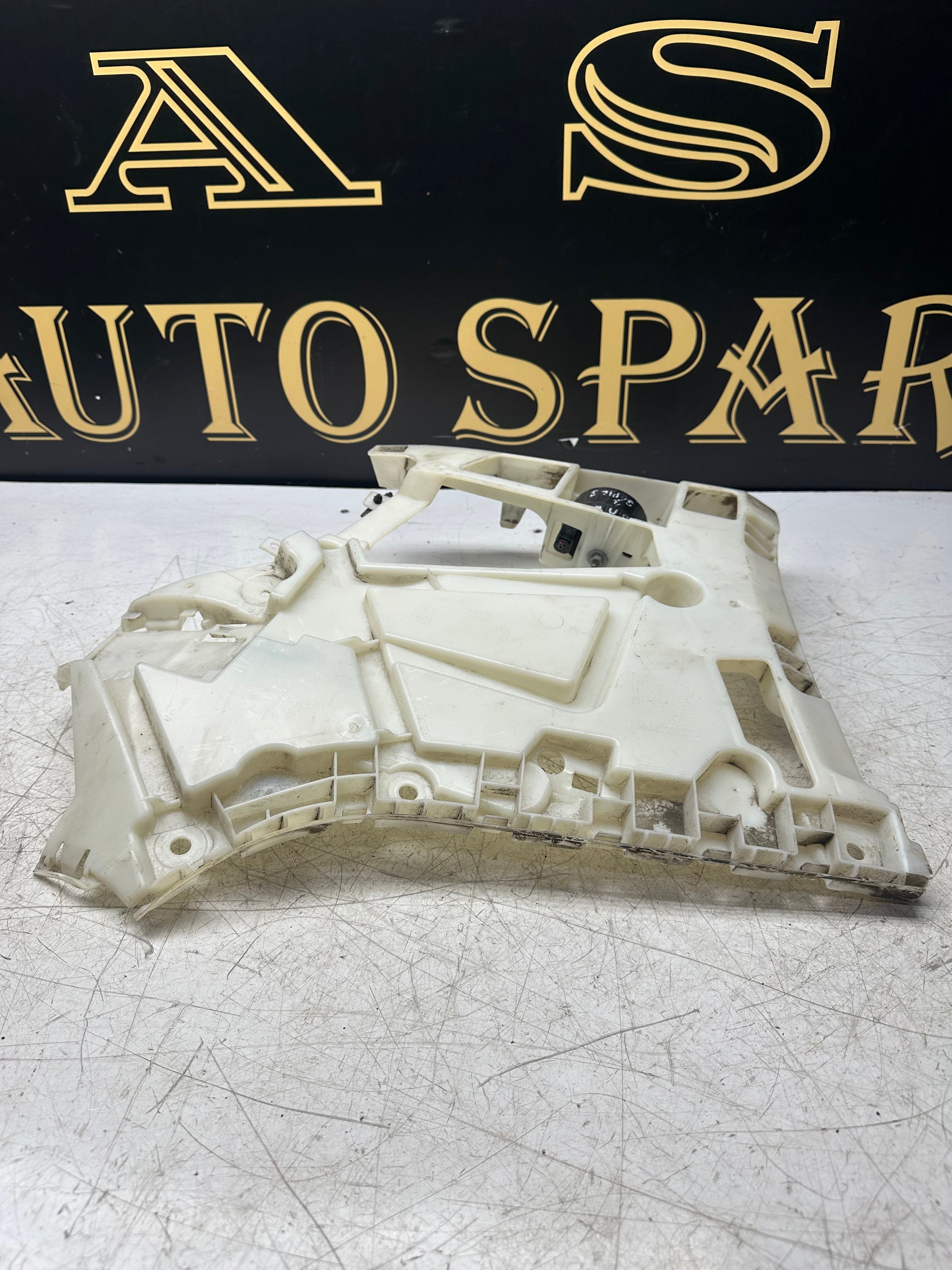 BMW 3 Series F30 Rear Left Bumper Bracket (Passenger Side) (2011–2019)(8069393)