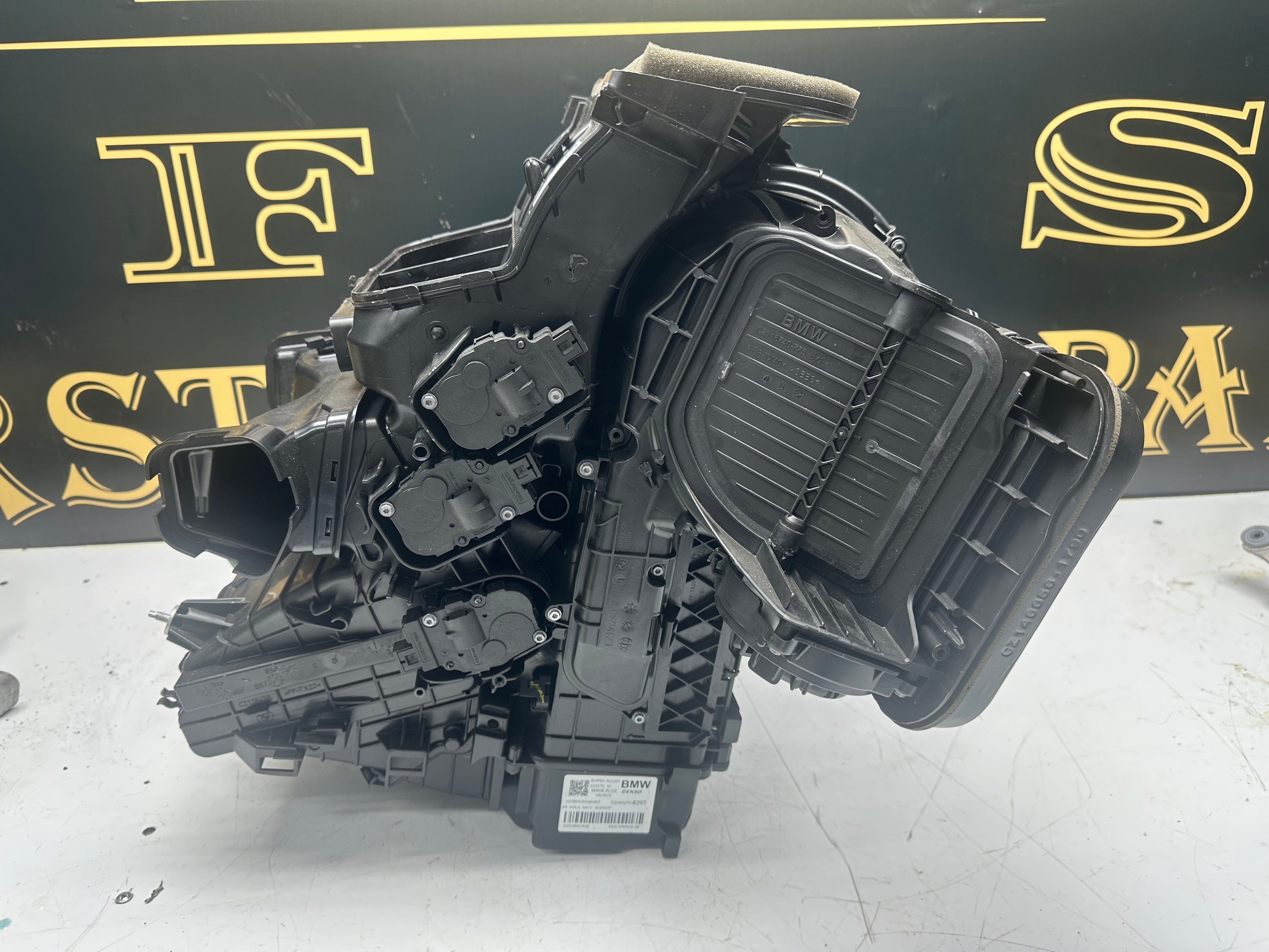 BMW i3 / i3S Heater Matrix & Blower Motor Fan Assembly (9383124-08) (225270 10)