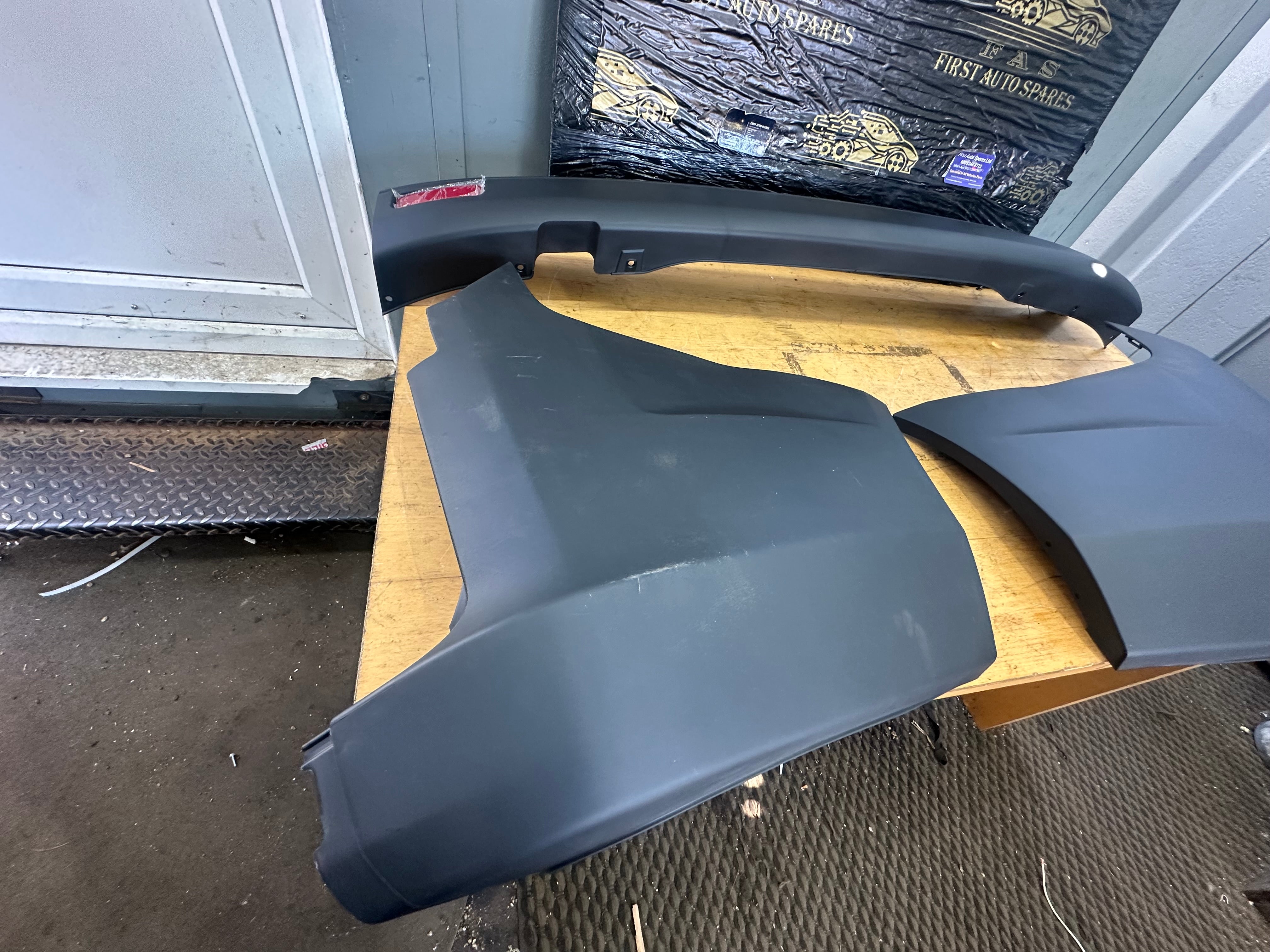 Ford Transit Custom 2014–2023 Rear Complete Bumper (In 3 Pieces)