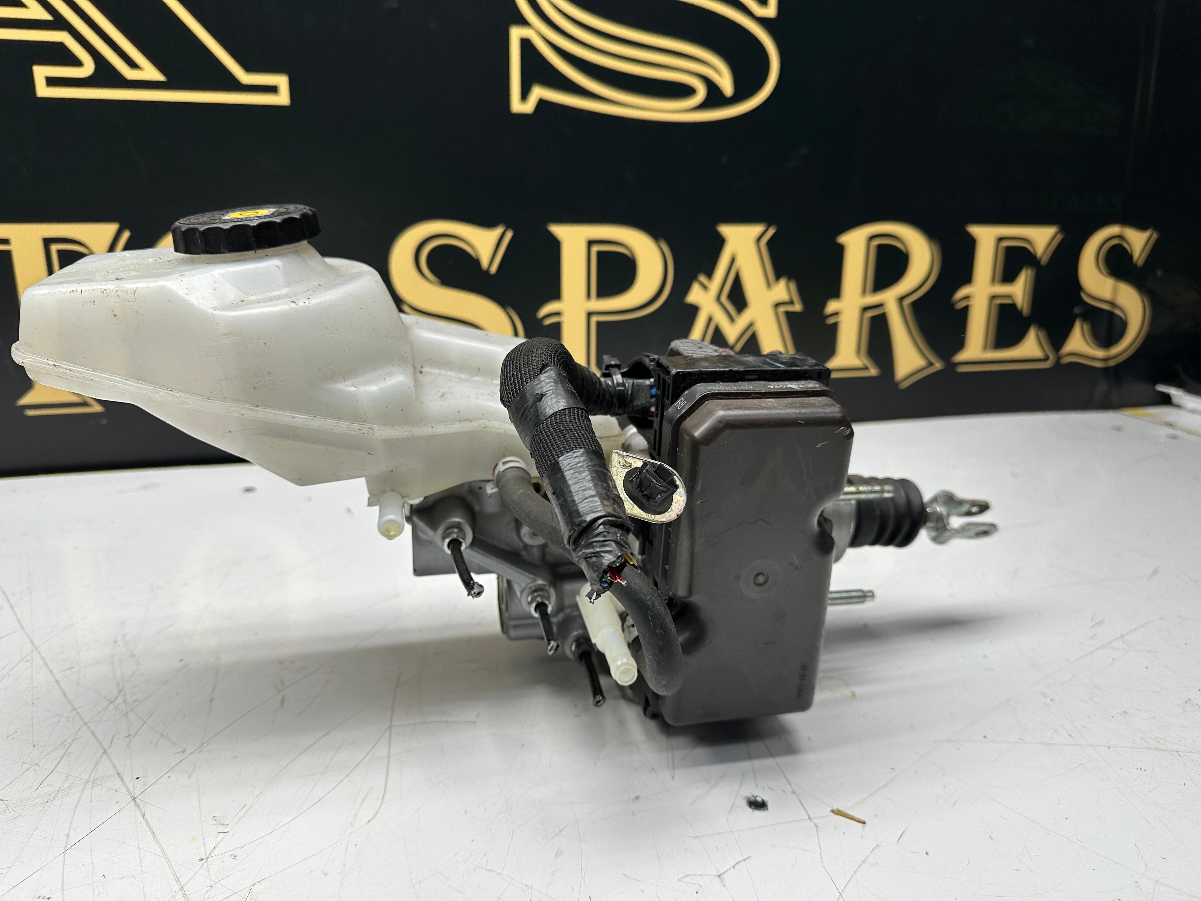 Toyota C-HR AX10  1.8 Hybrid 2018 Brake Master Cylinder (47210-10280)