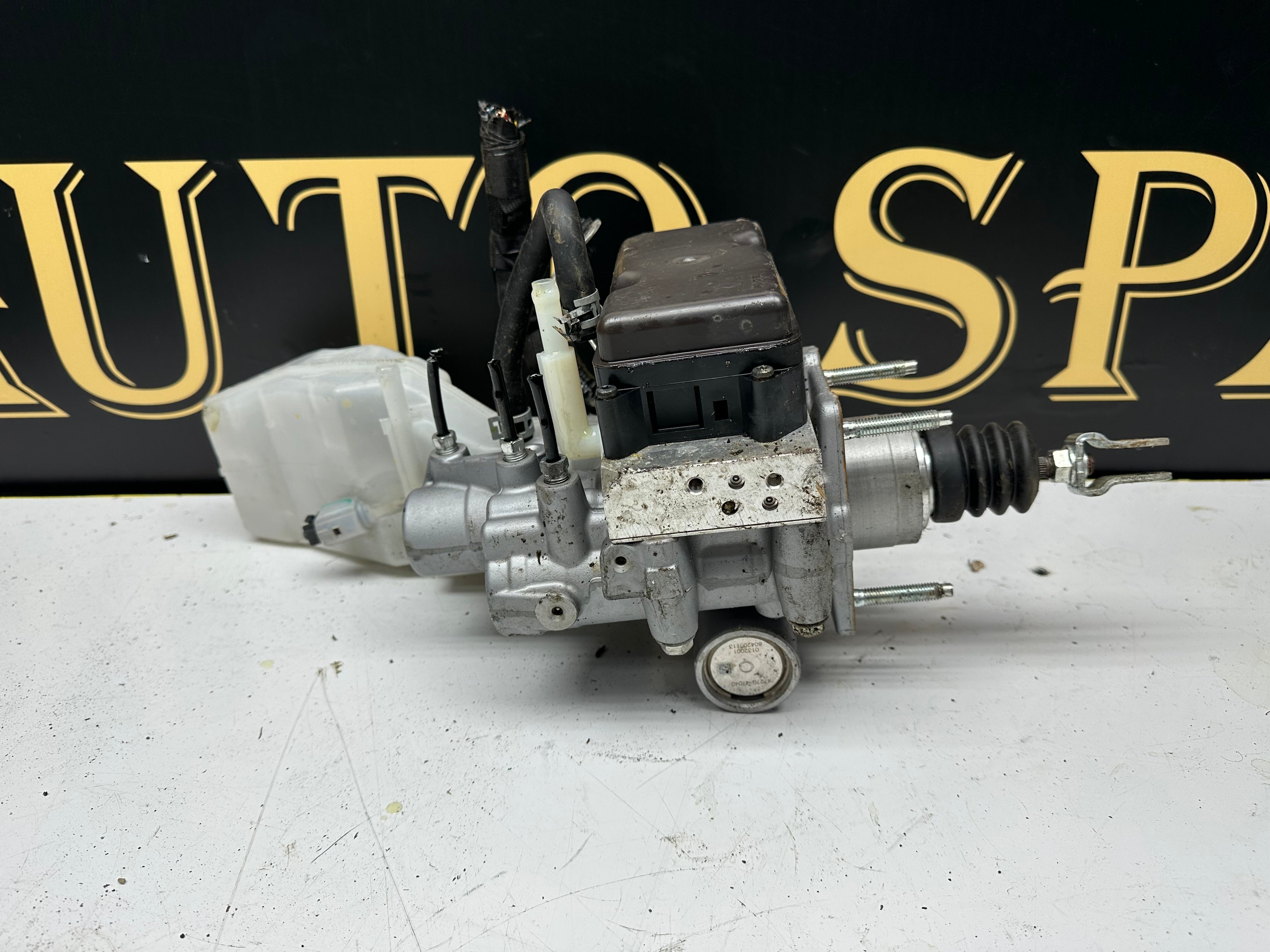 Toyota C-HR ABS Pump Brake Master Cylinder 1.8 Hybrid (47270-47040) (47210-10280)