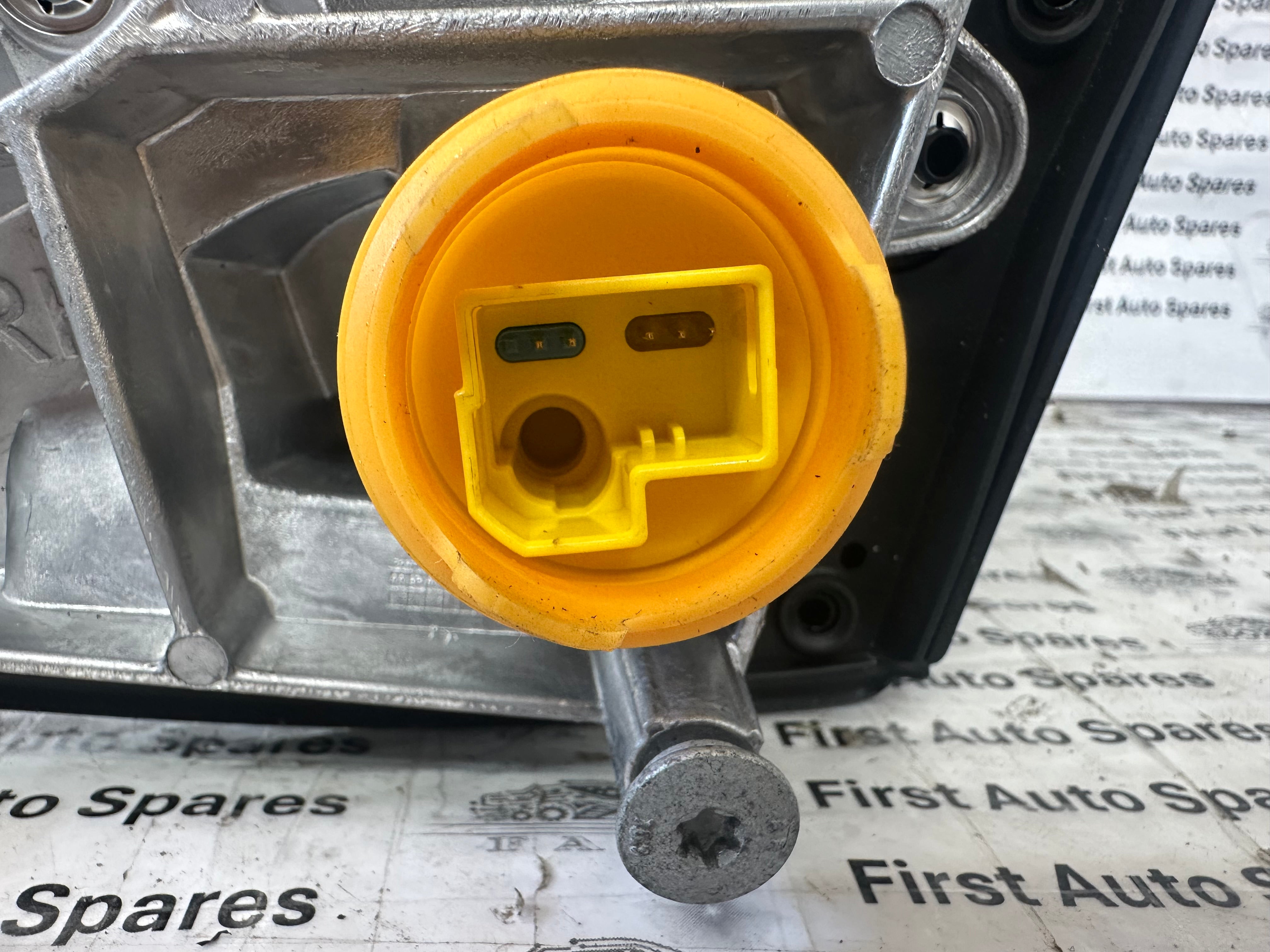 BMW X5 F15 White Right Wing Mirror 5 Pin Power Folding (698002AA)