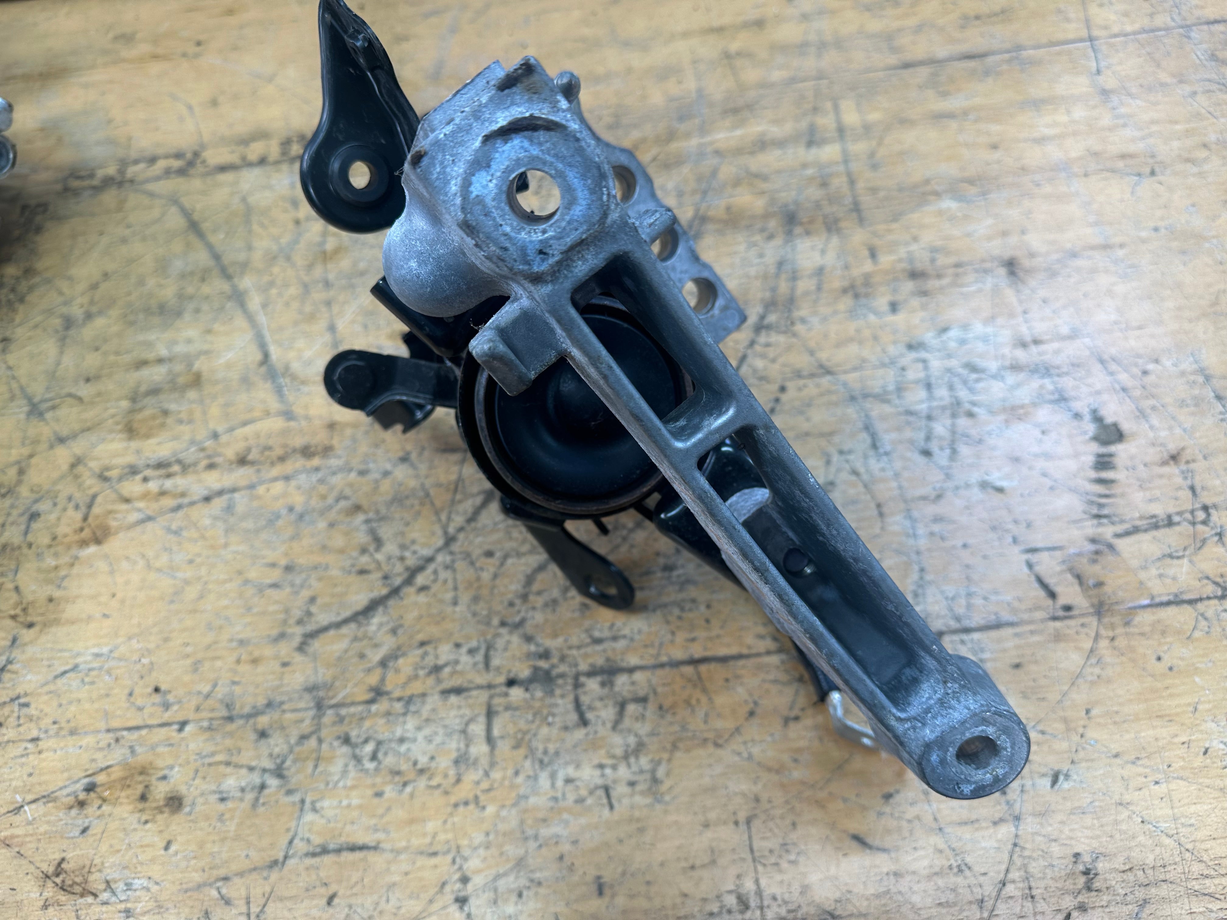 Toyota RAV4 (XA50) 2022 2.5 Hybrid Right Driver's Side Engine Mount (12305-25040)