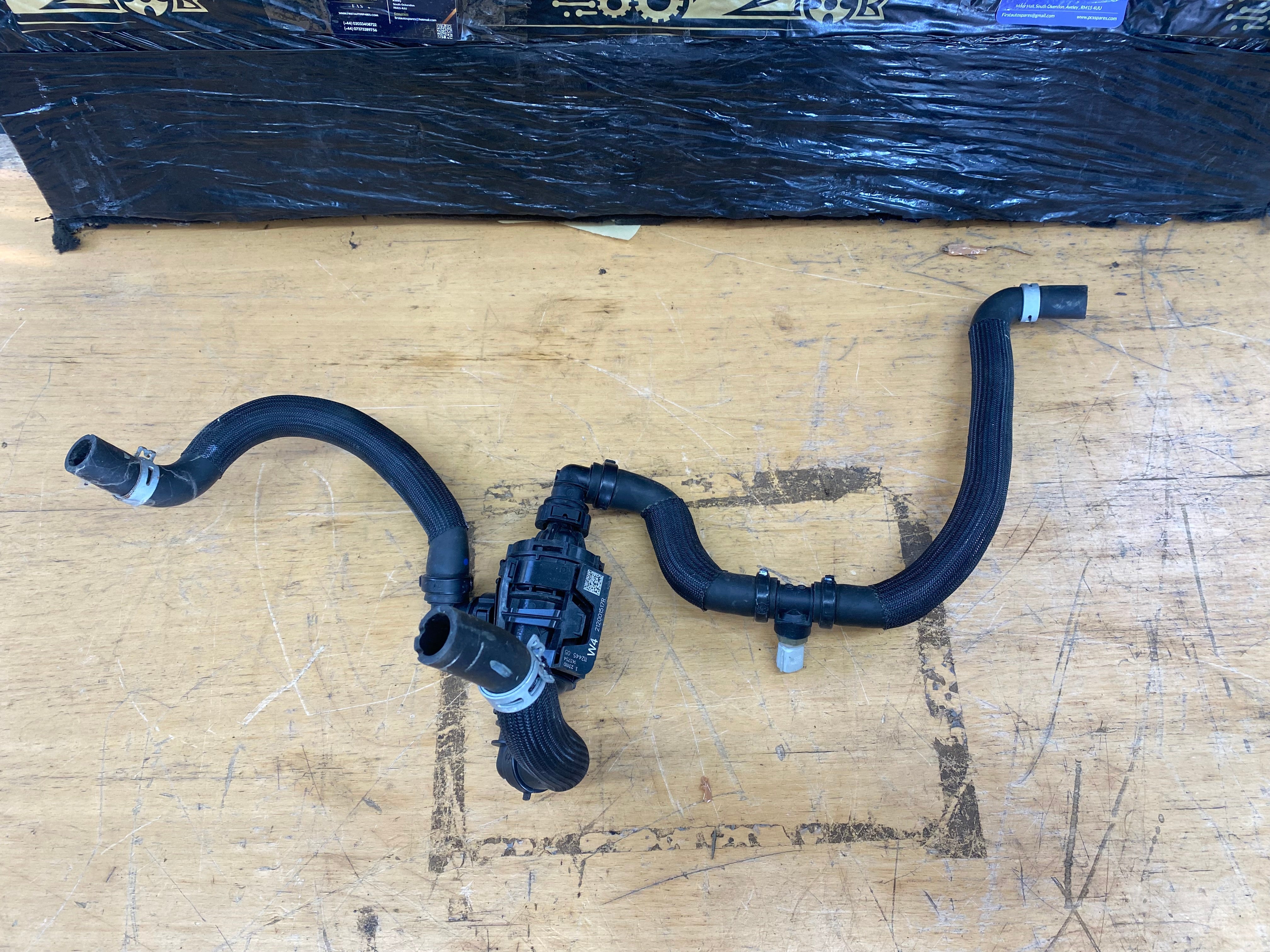 Renault Thermostat Housing – Trafic III / Megane IV / Nissan (212001517R)