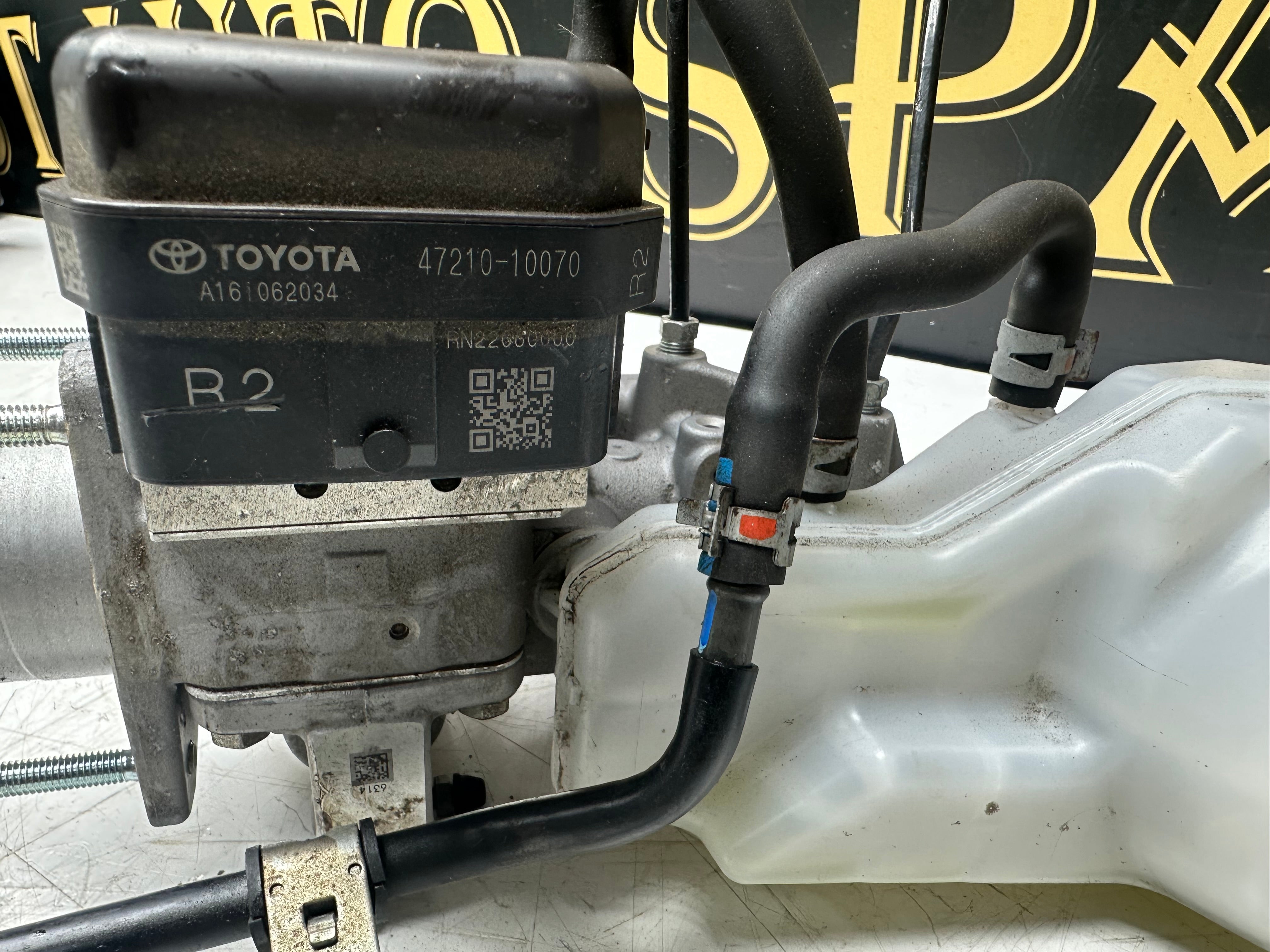 Toyota C-HR 2017 1.8 Hybrid Brake Master Cylinder Servo Booster (47210-10070)