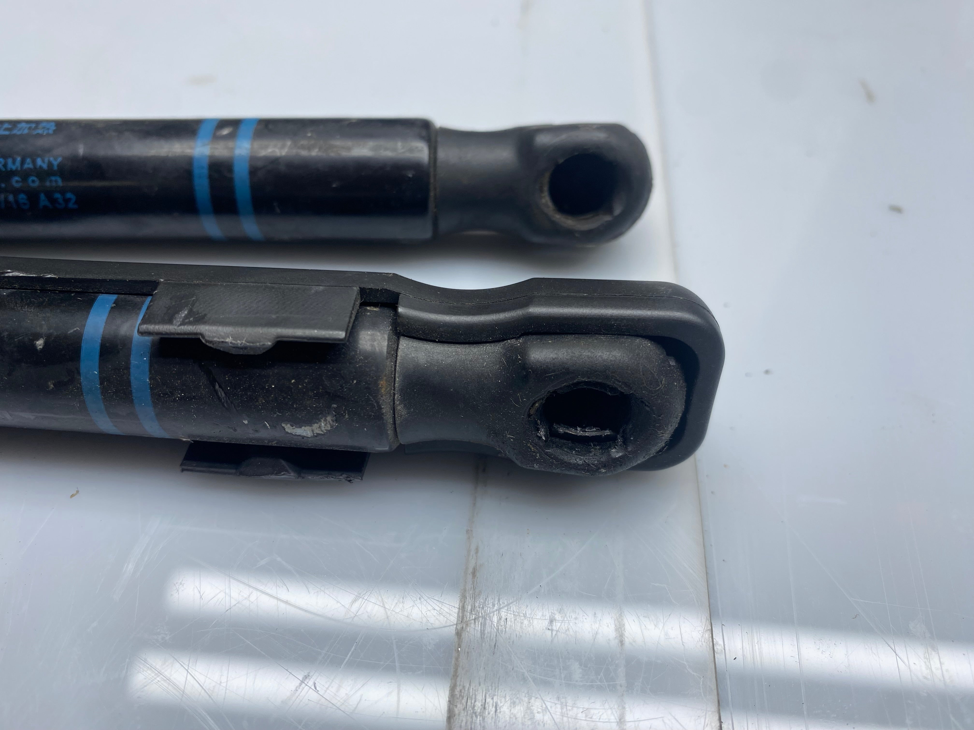 BMW 1 Series F20 / F21 Bonnet Struts Pair (51237239233-06) 2011–2019