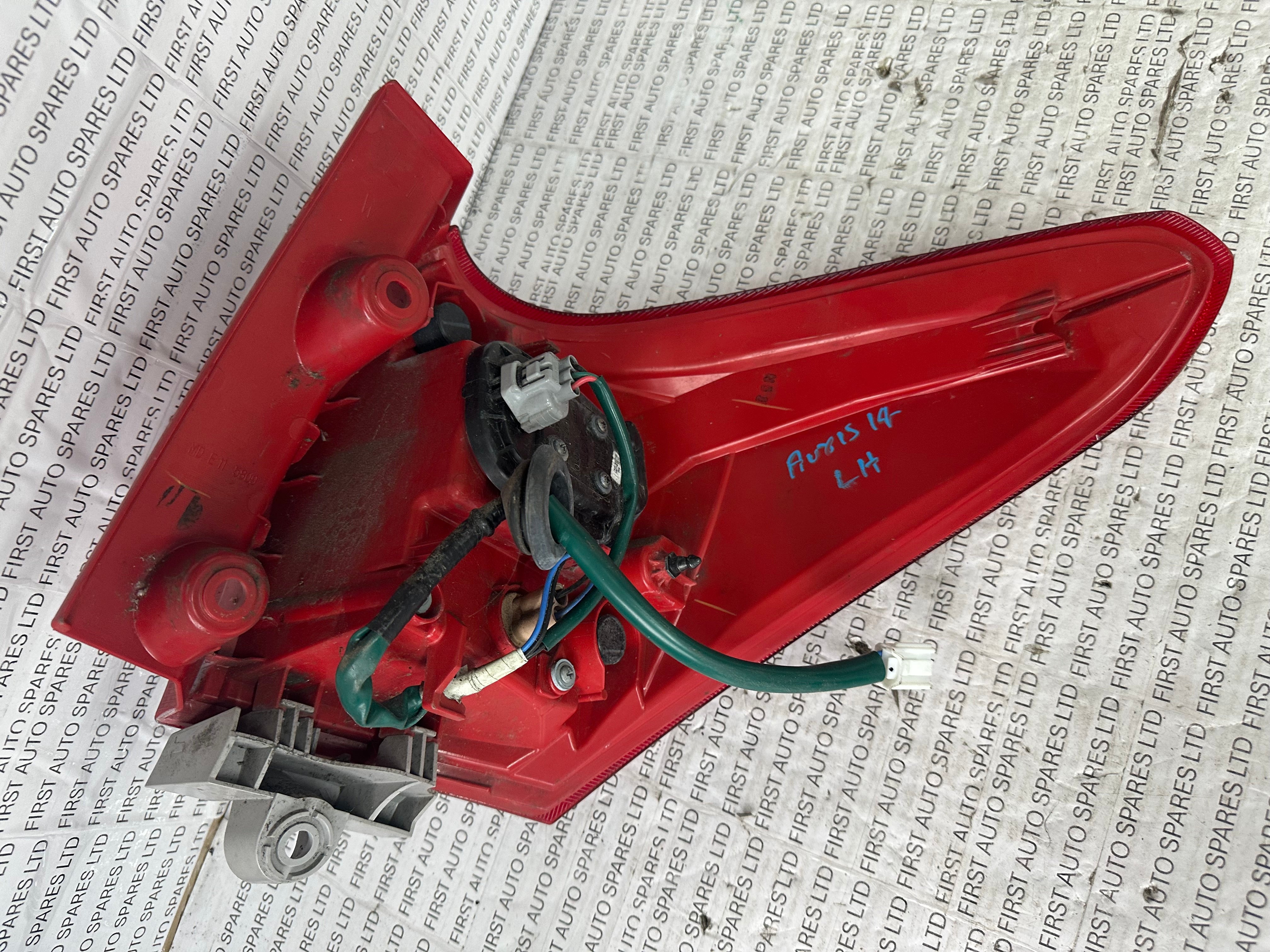 Toyota Auris Estate Left Rear Outer Tail Light (81556-02730)