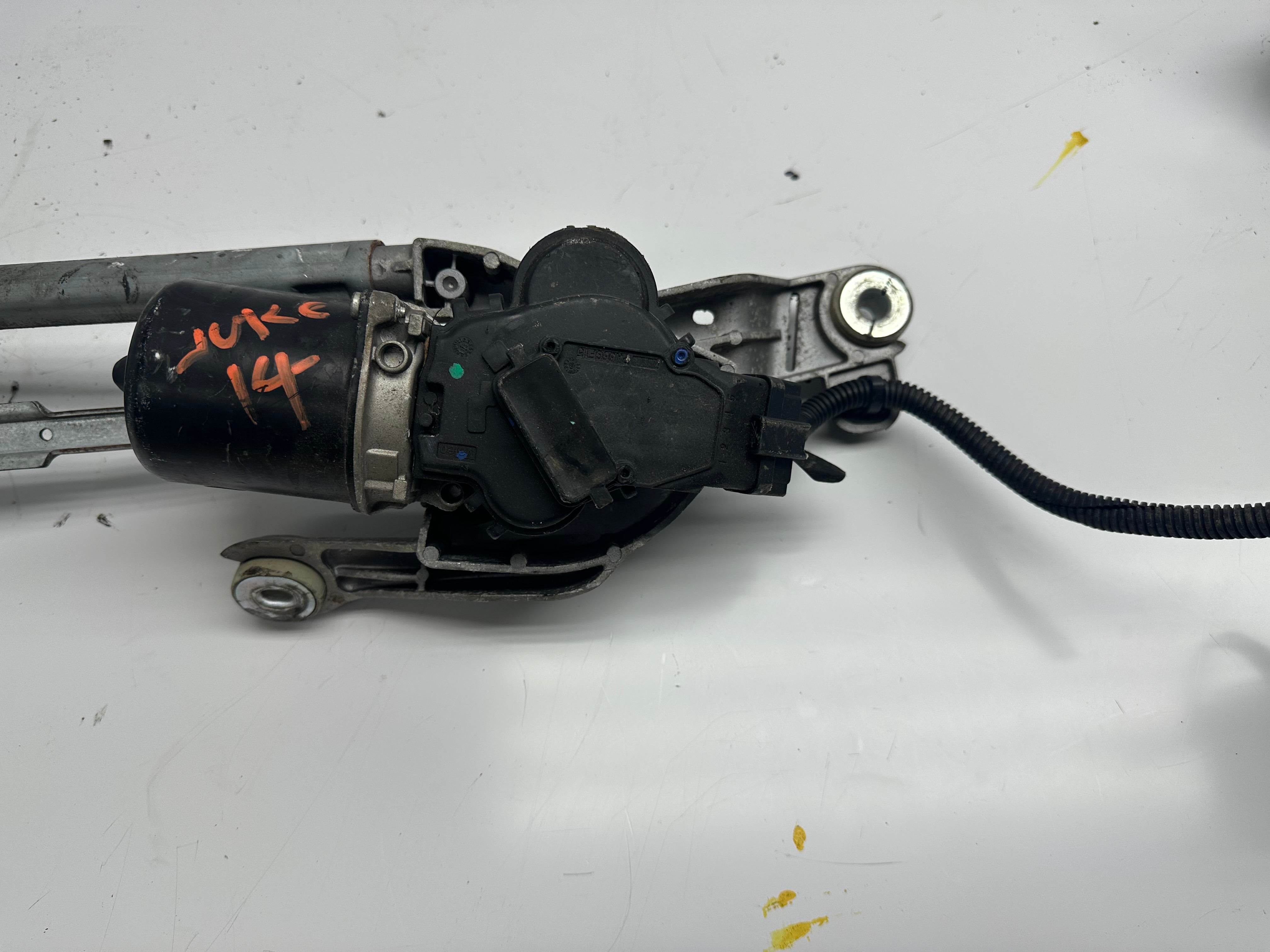 Nissan Juke Front Wiper Motor & Linkage (28800 1KE0C, W0000011243)