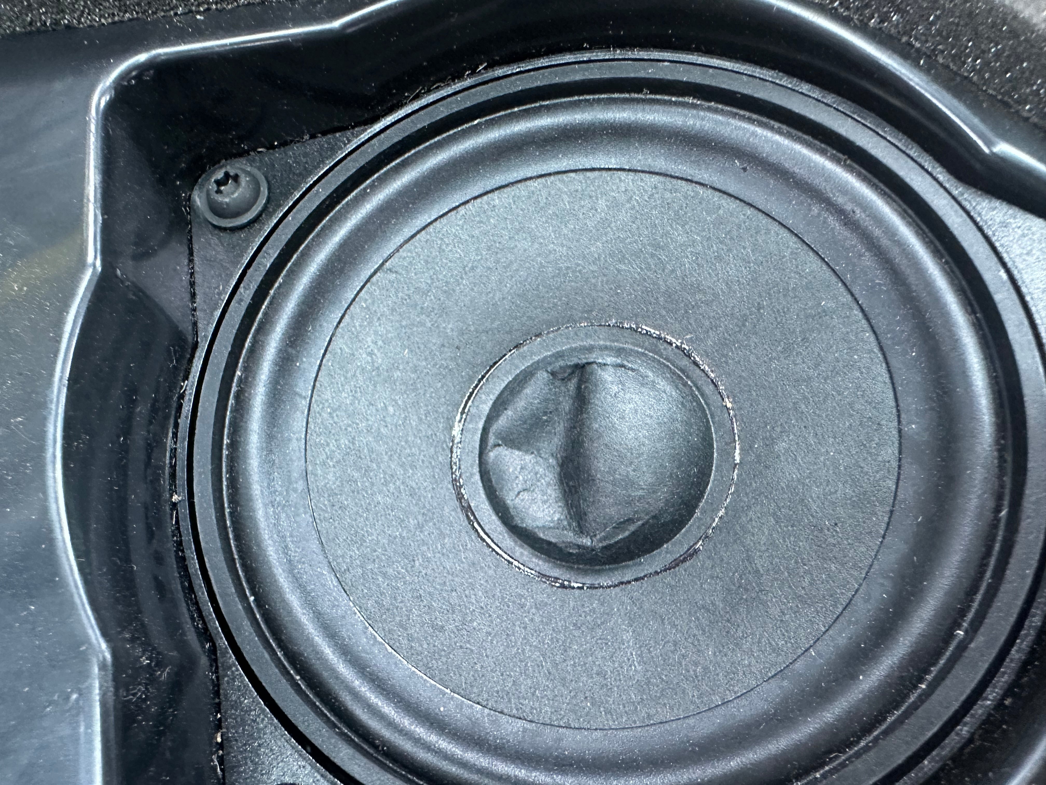 BMW X5 G05 2019 Rear Passenger Left Door Speaker (2622517) (30963640) (2622519)