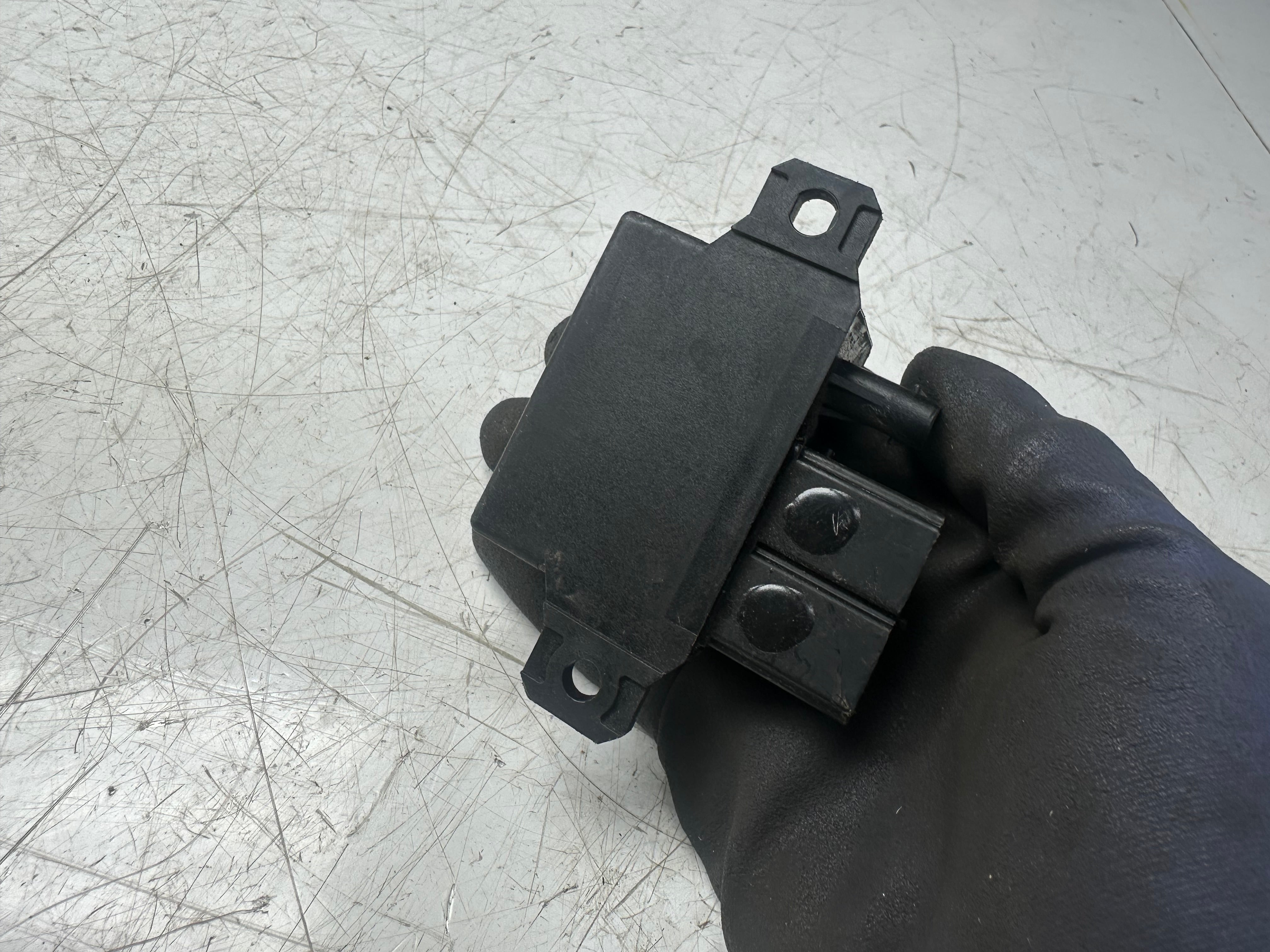 BMW 3 5 6 7 X5 X6 Engine Cooling Fan Relay Control Module (9198302)