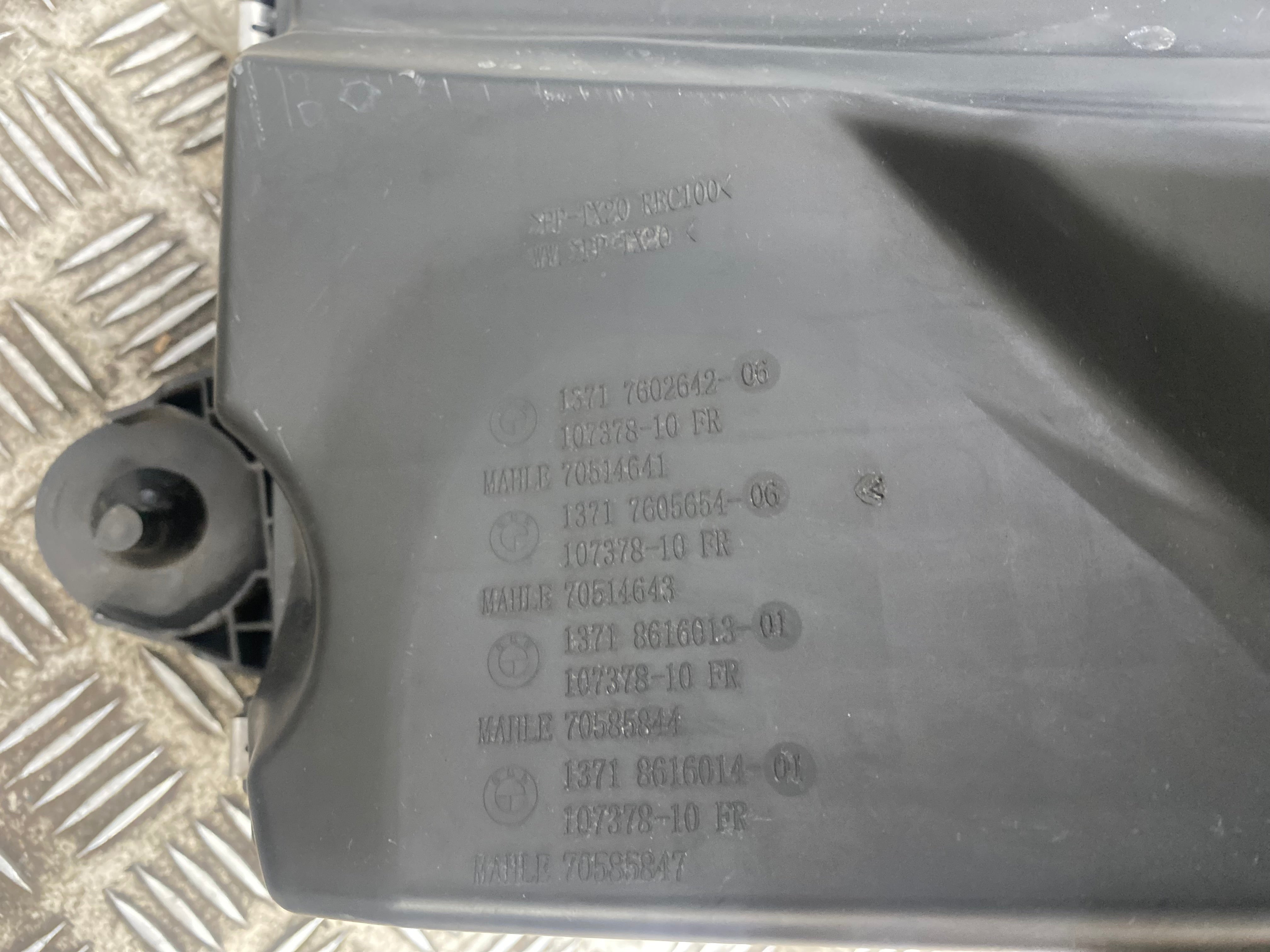BMW 1/2/3/4 Series F20 F21 F22 F23 F30 F31 Air Filter Box & Air Intake Duct Pipe Filter Housing (7602642)