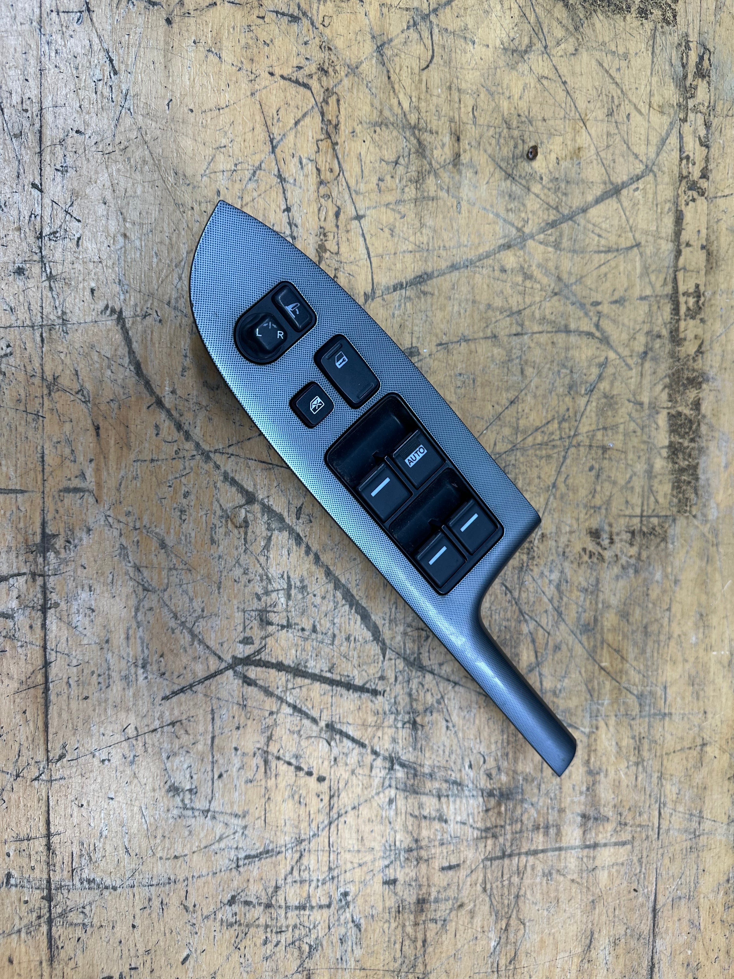 Honda Accord 2008 Front Right Driver's Door Window Switch (83541-SEA)