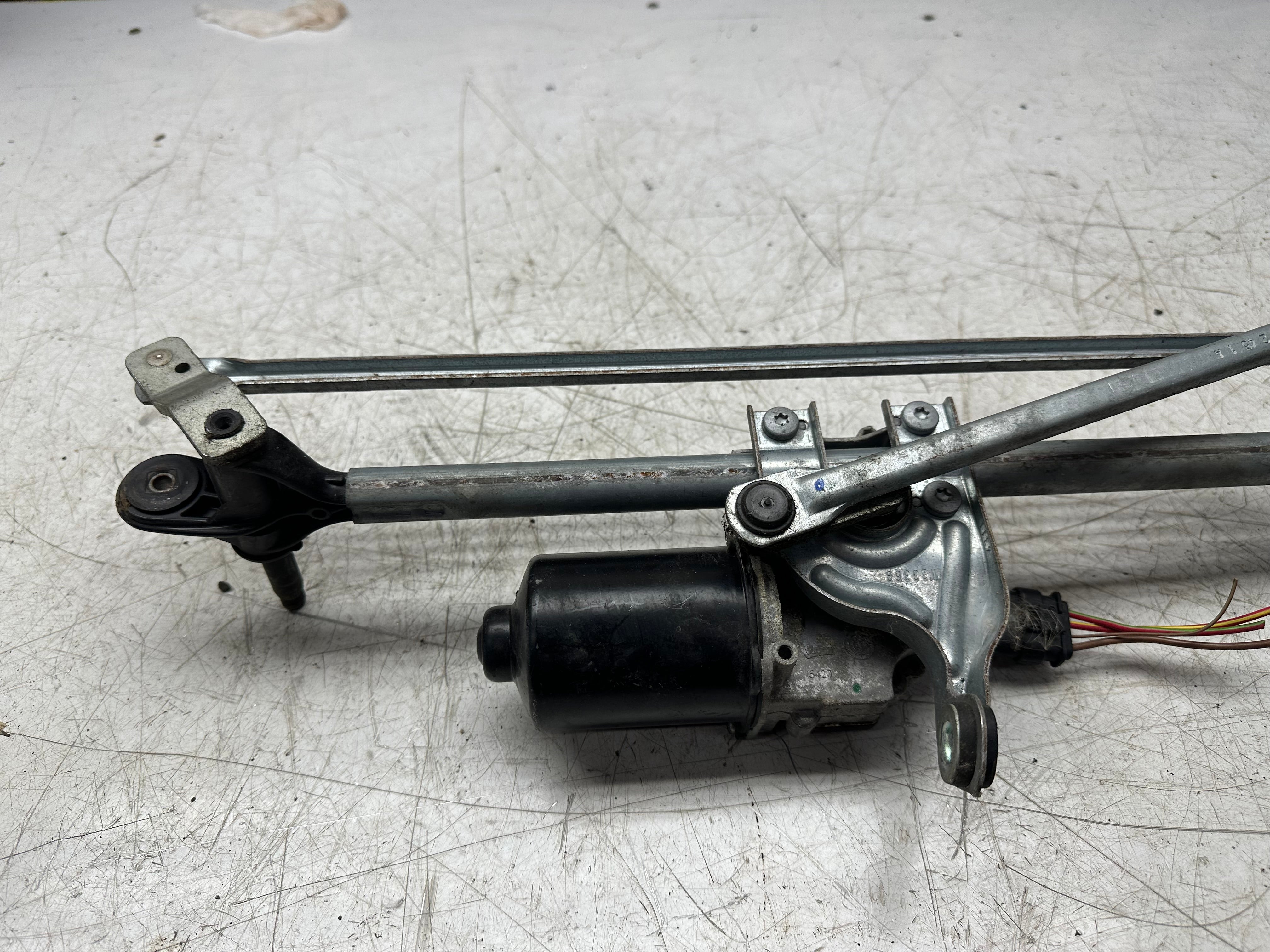 BMW 1 Series F20 Front Wiper Motor & Linkage (7267504 02) (W000026098)