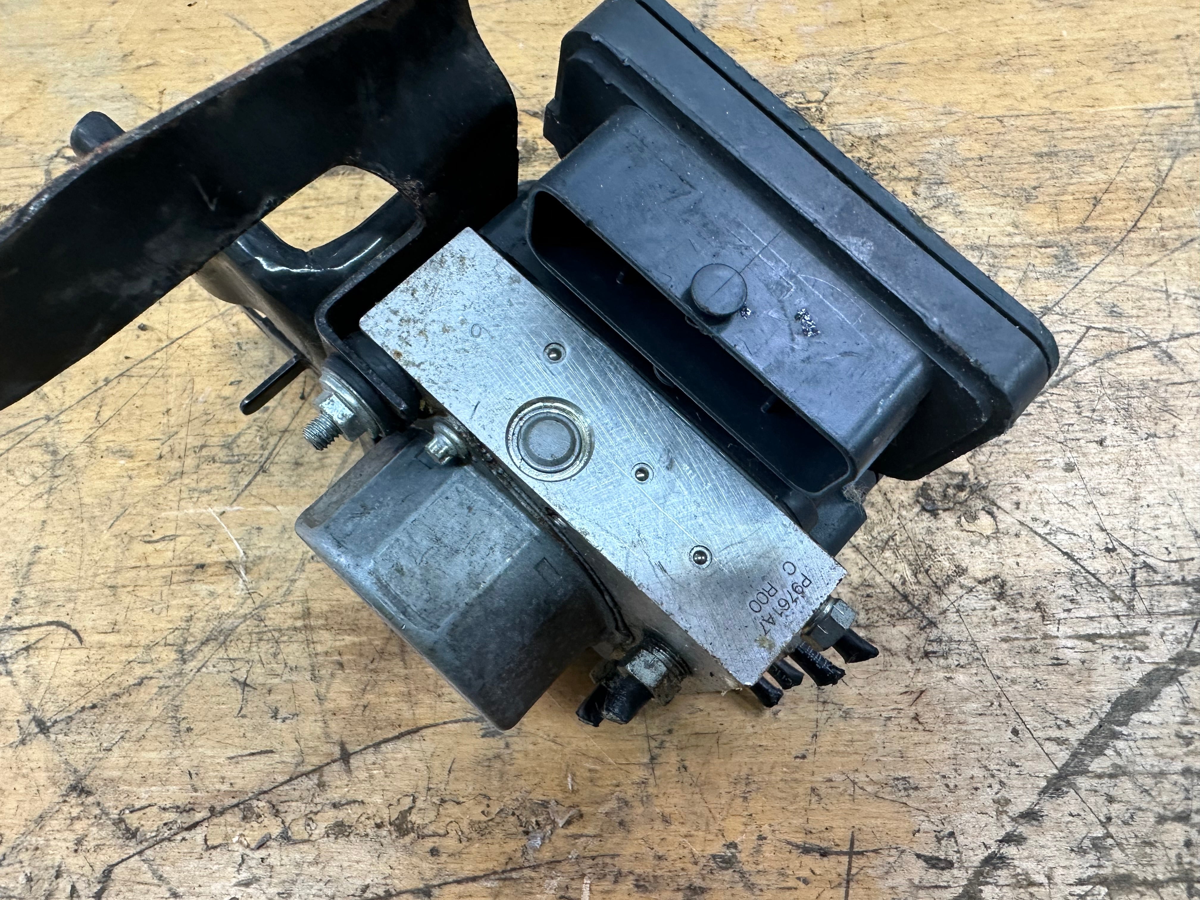 Toyota Aygo 2014–2019 ABS Pump & Module (44540-0H070) (2265106455)