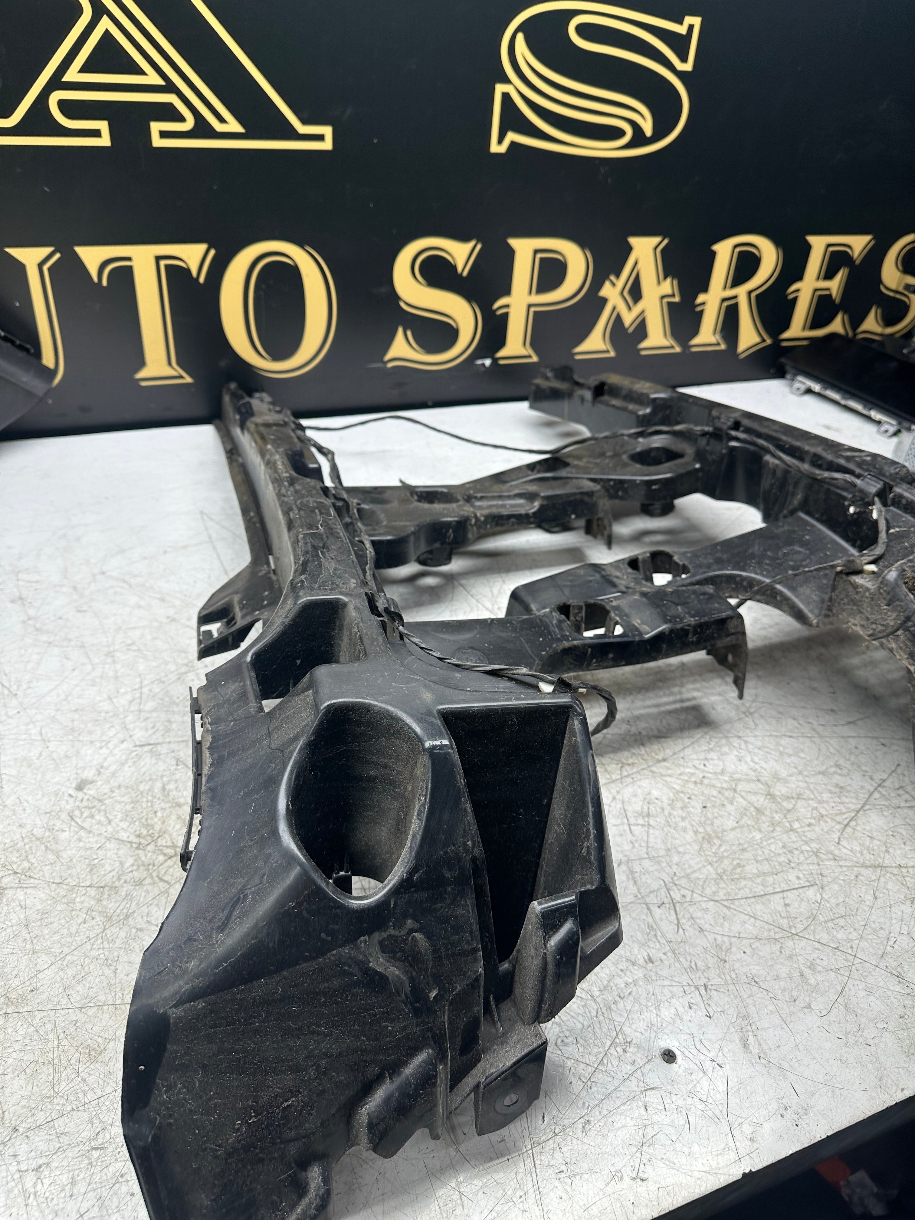 Mini One / Cooper F56 F55 Rear Bumper Mounting Bracket (7318756)