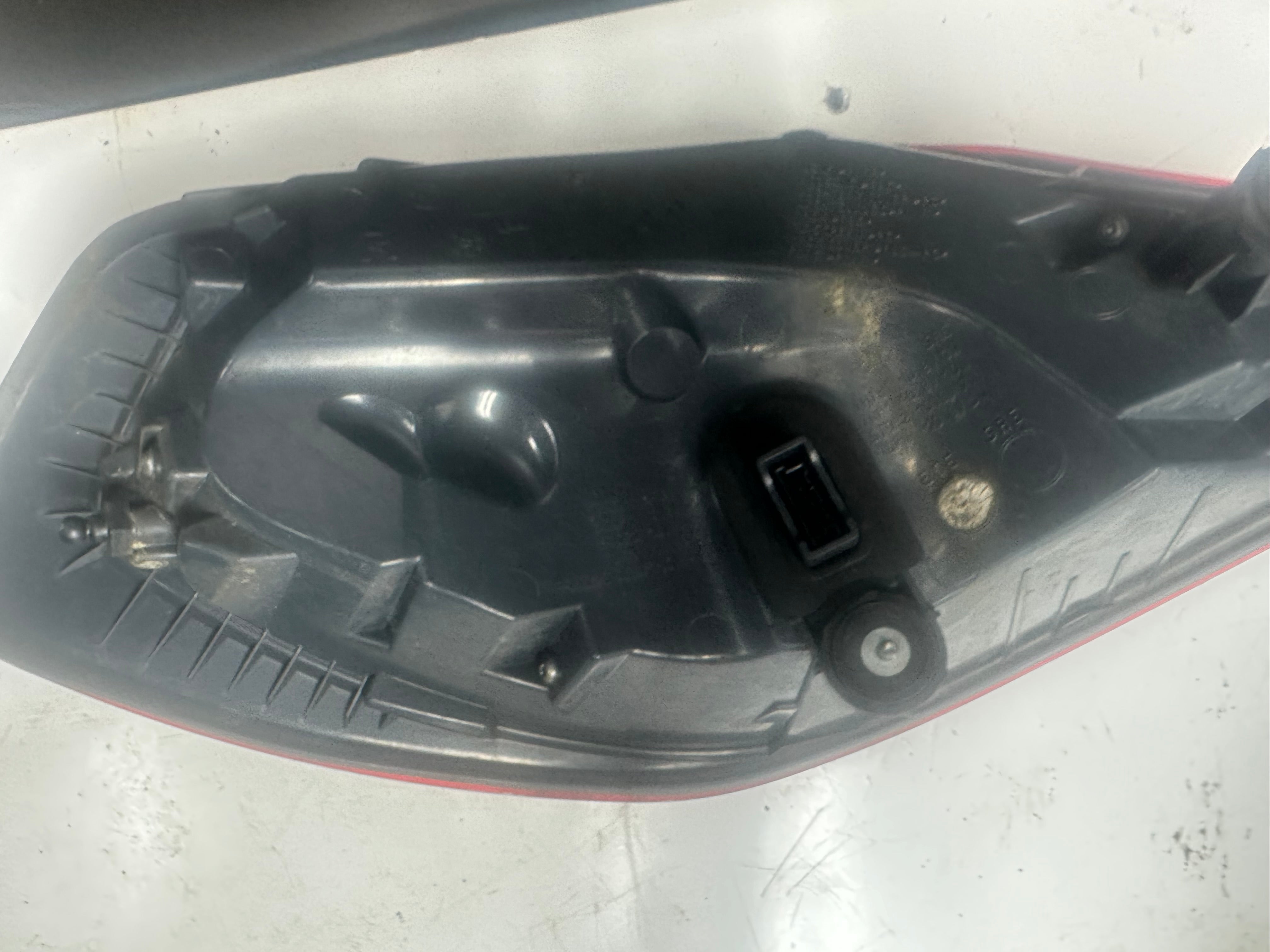 BMW 6 Series F12 2013-2019 Right Rear Tail Light (89505160) (63.21-7210576-08)