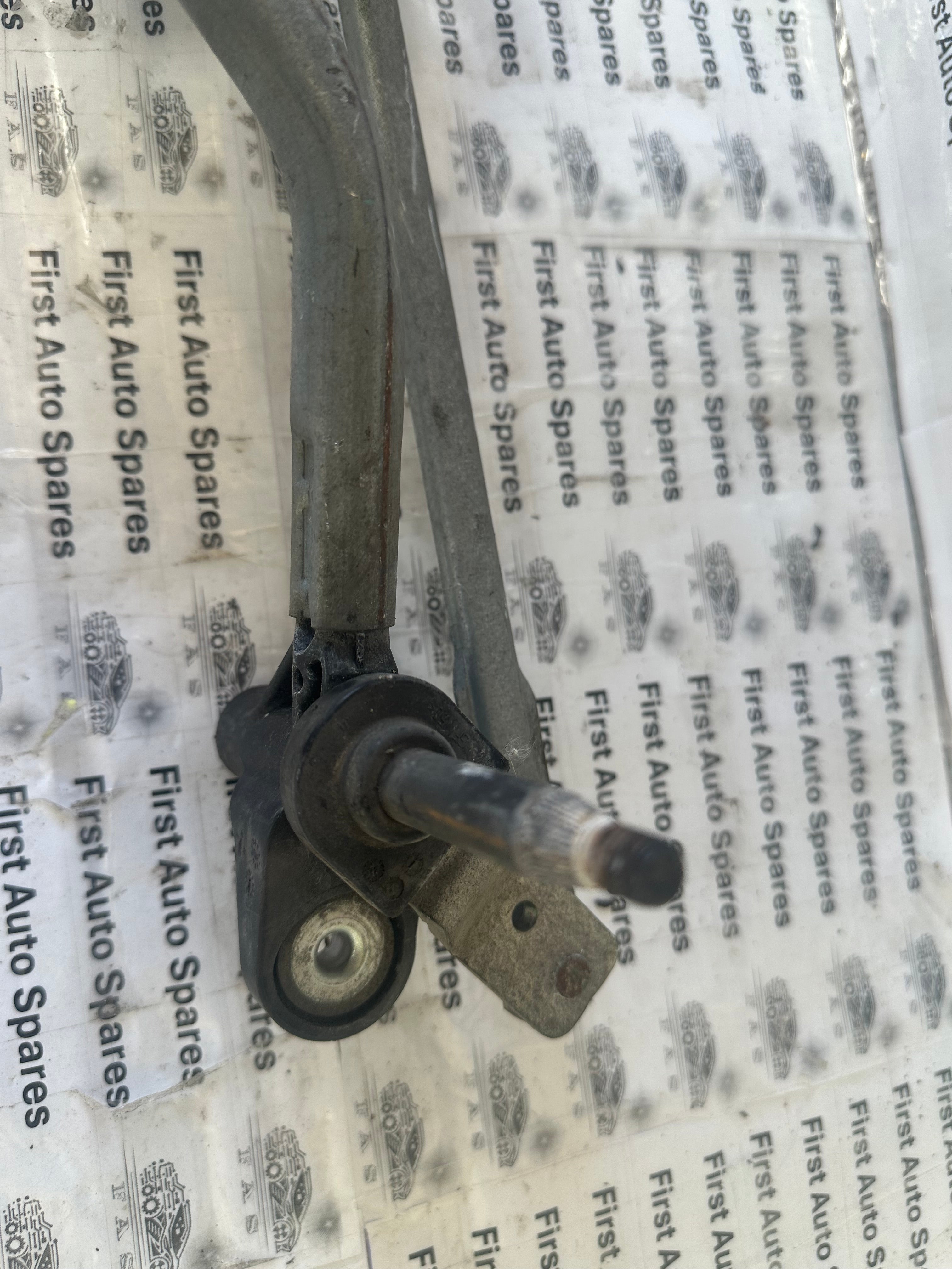 Audi A4 B8 Front Windscreen Wiper Motor & Linkage (8K2955119A)