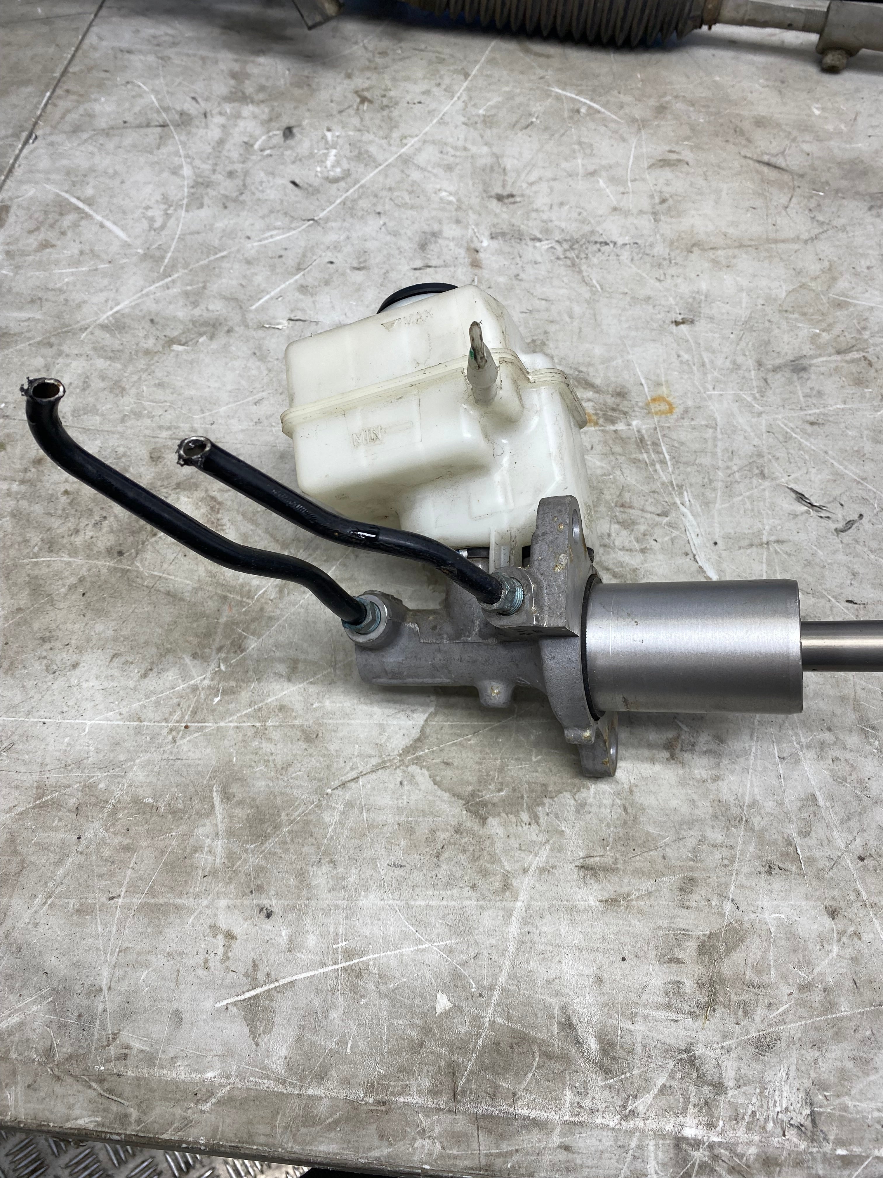 BMW X5 E70 Brake Master Cylinder & Reservoir 2009 (32665504) (34336771718)