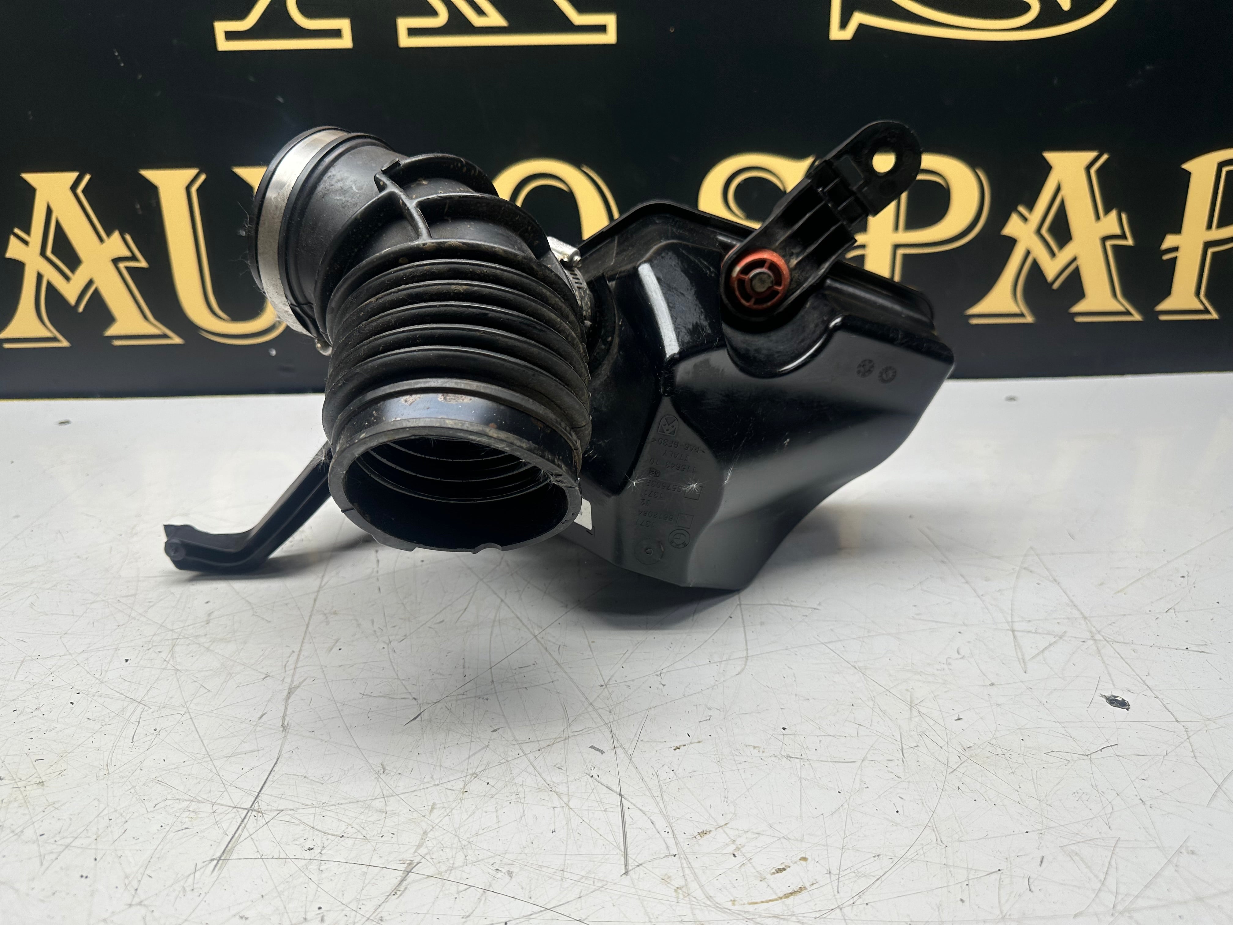 BMW G30 530E 2.0 Petrol Hybrid 2017–2023 Air Resonator (8612084) (8575039)