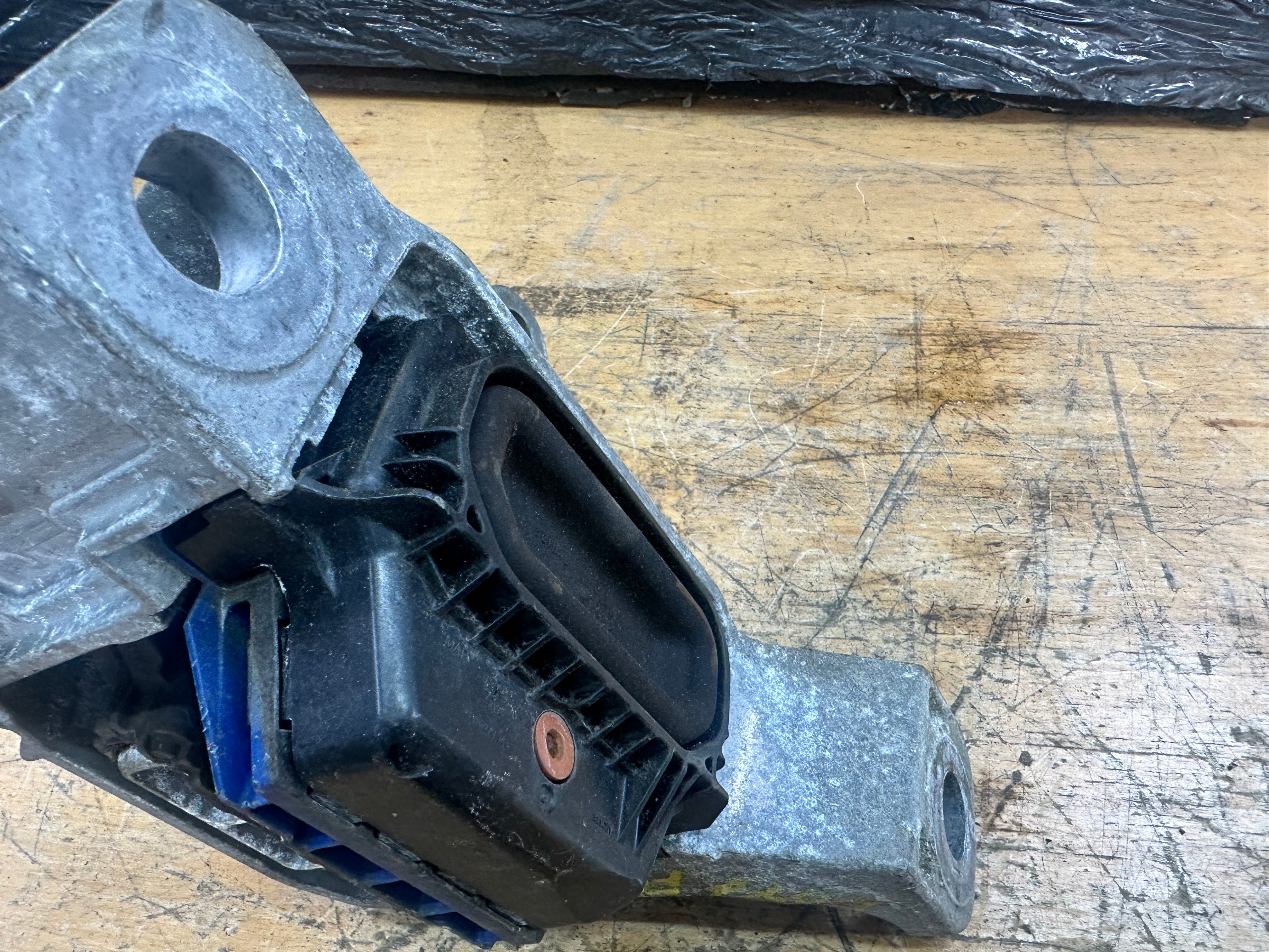 Ford Focus 2021 Right Driver’s Side Engine Mount 1.0L Petrol (JX61-6F012-AG)