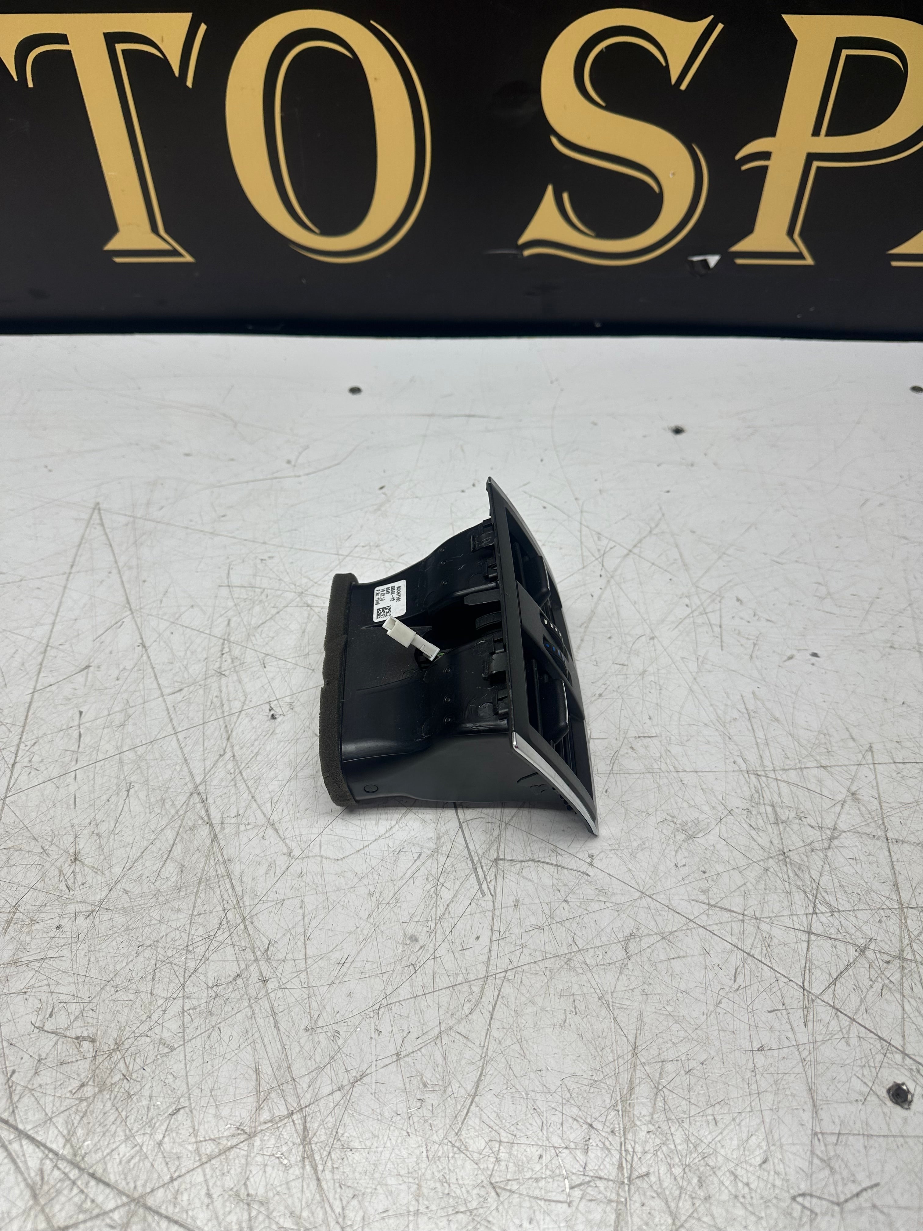 BMW 3 Series F31 Rear Air Vent Console Trim (M Sport LCI) (2015–2019)(9207330)