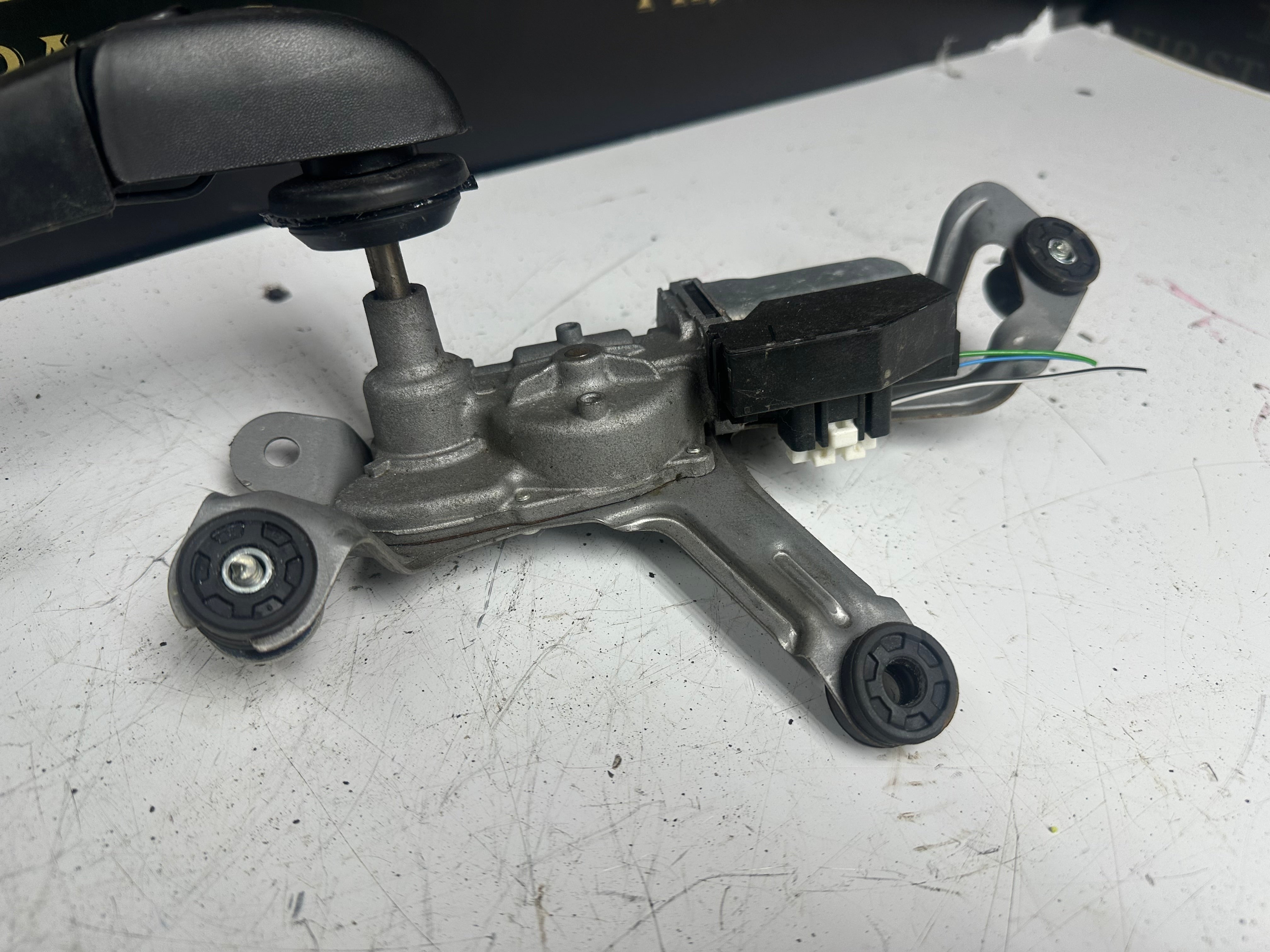 Toyota Yaris Rear Wiper Motor with Wiper (85130-K0040)