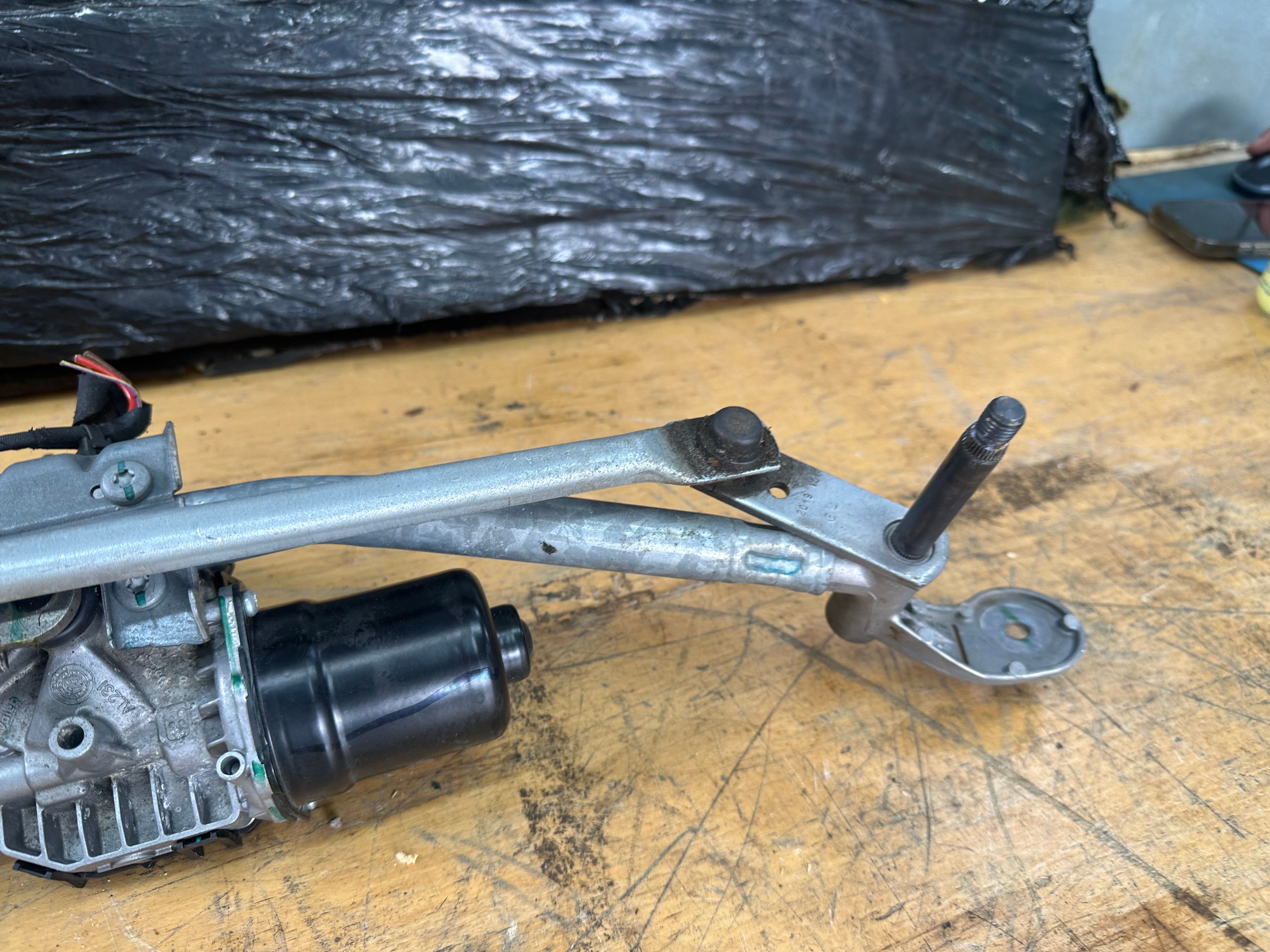 BMW X5 G05 / X6 G06 2019 Front Window Motor Regulator & Linkage (8739980)