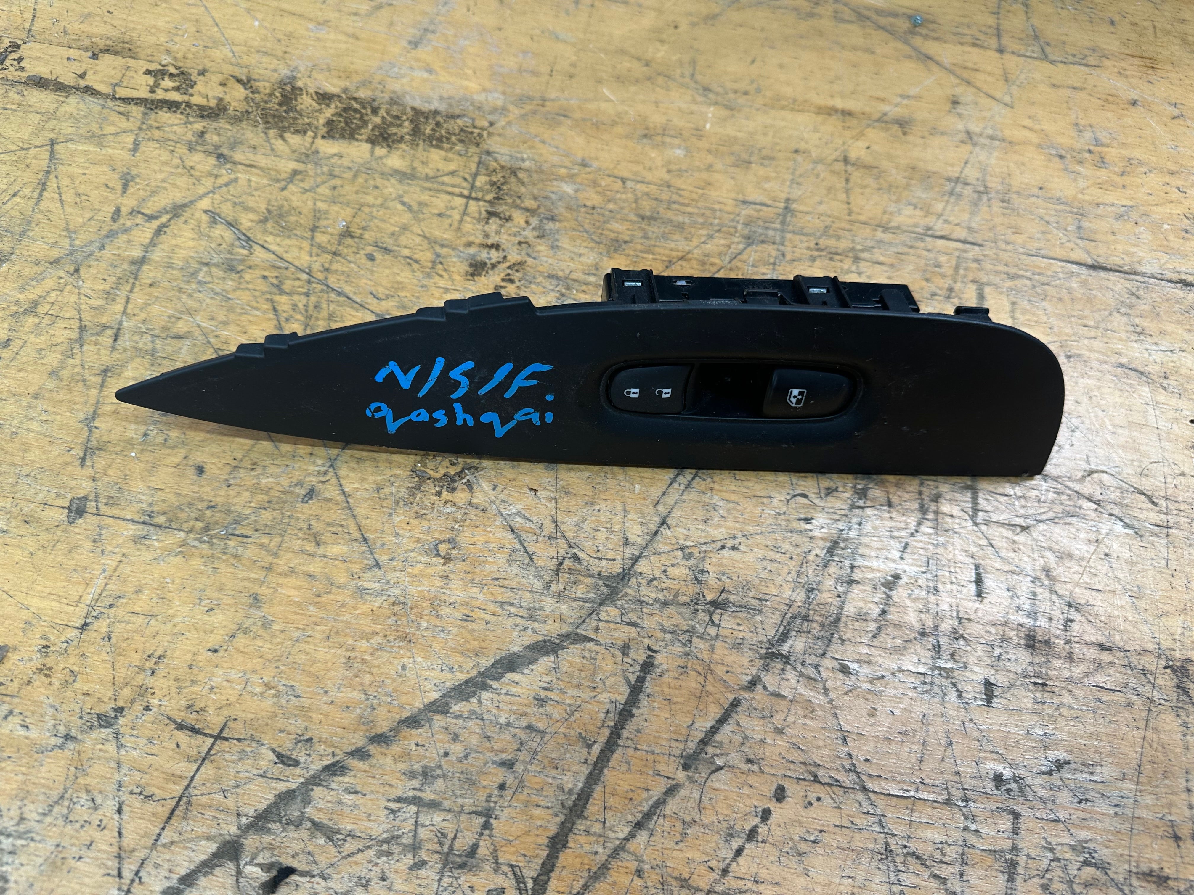 Nissan Qashqai J11 2015 Front Left Door N/S/F Window Switch Button (80961 4EA0AX)