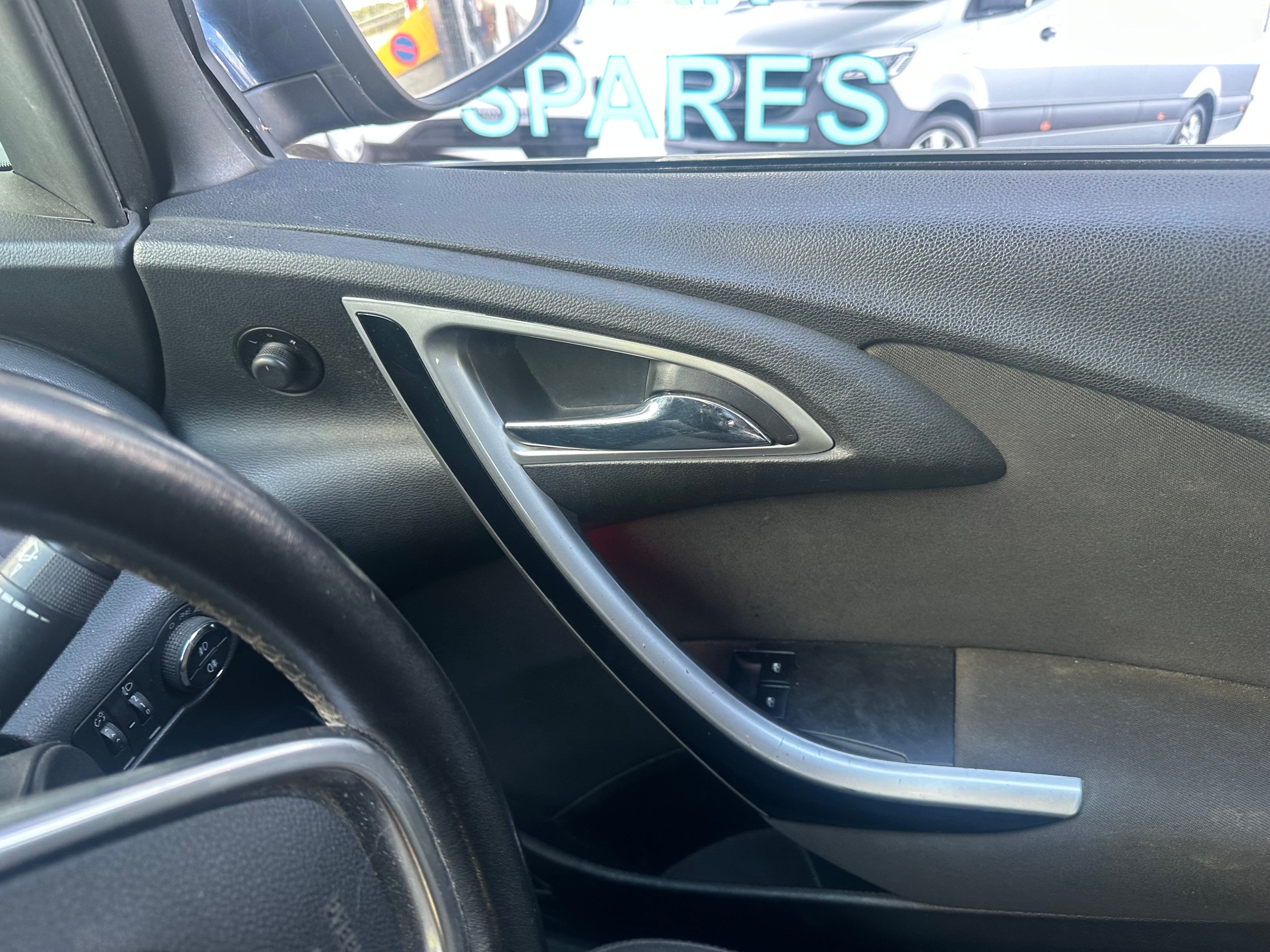 Vauxhall Astra SRi CDTi 2010 For Parts or Full Vehicle Sale (Price For A Wheel Nut Only)