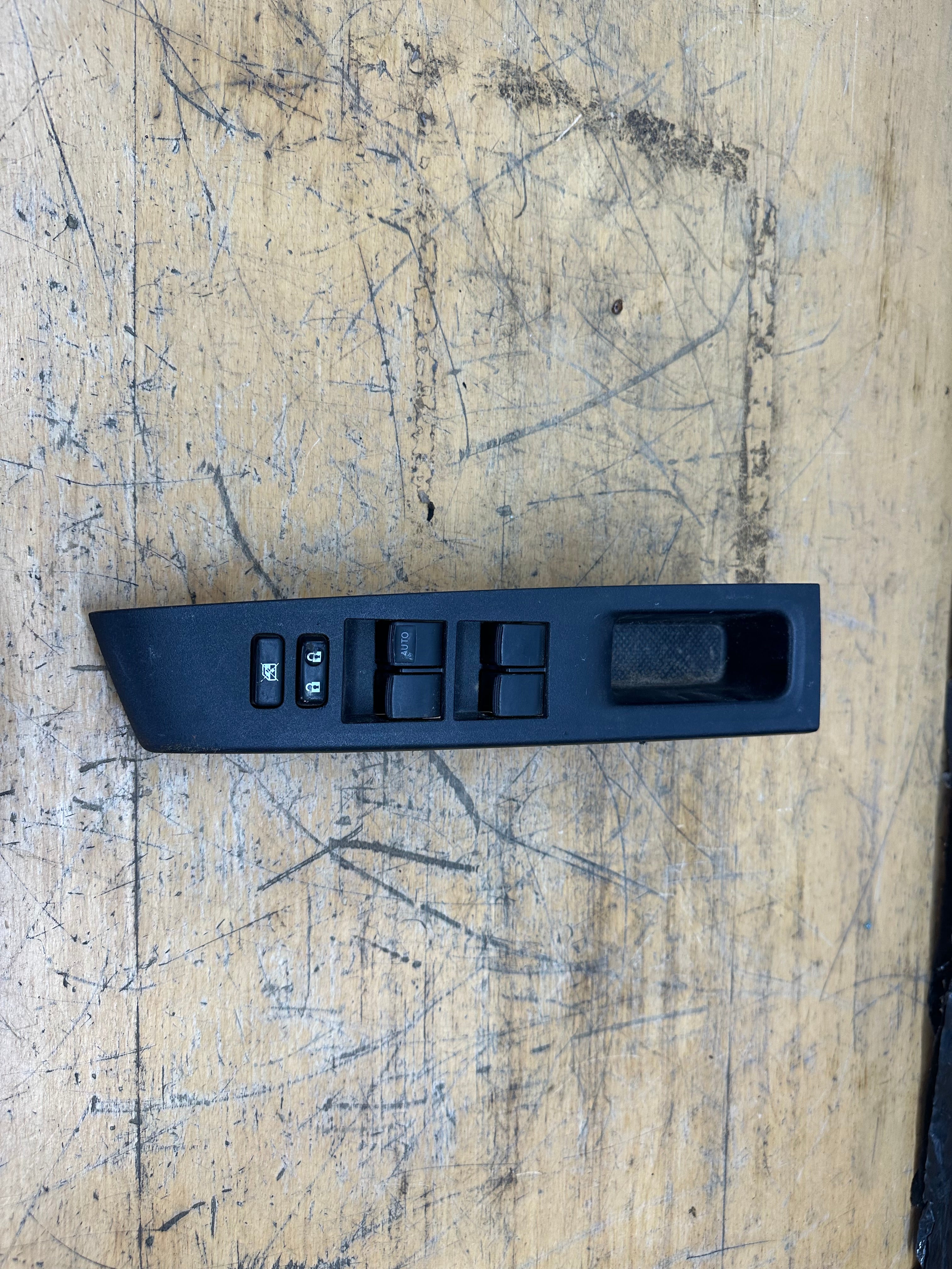 Toyota Yaris 2014 Front Right Driver’s Window Control Switch (74231-0D310)