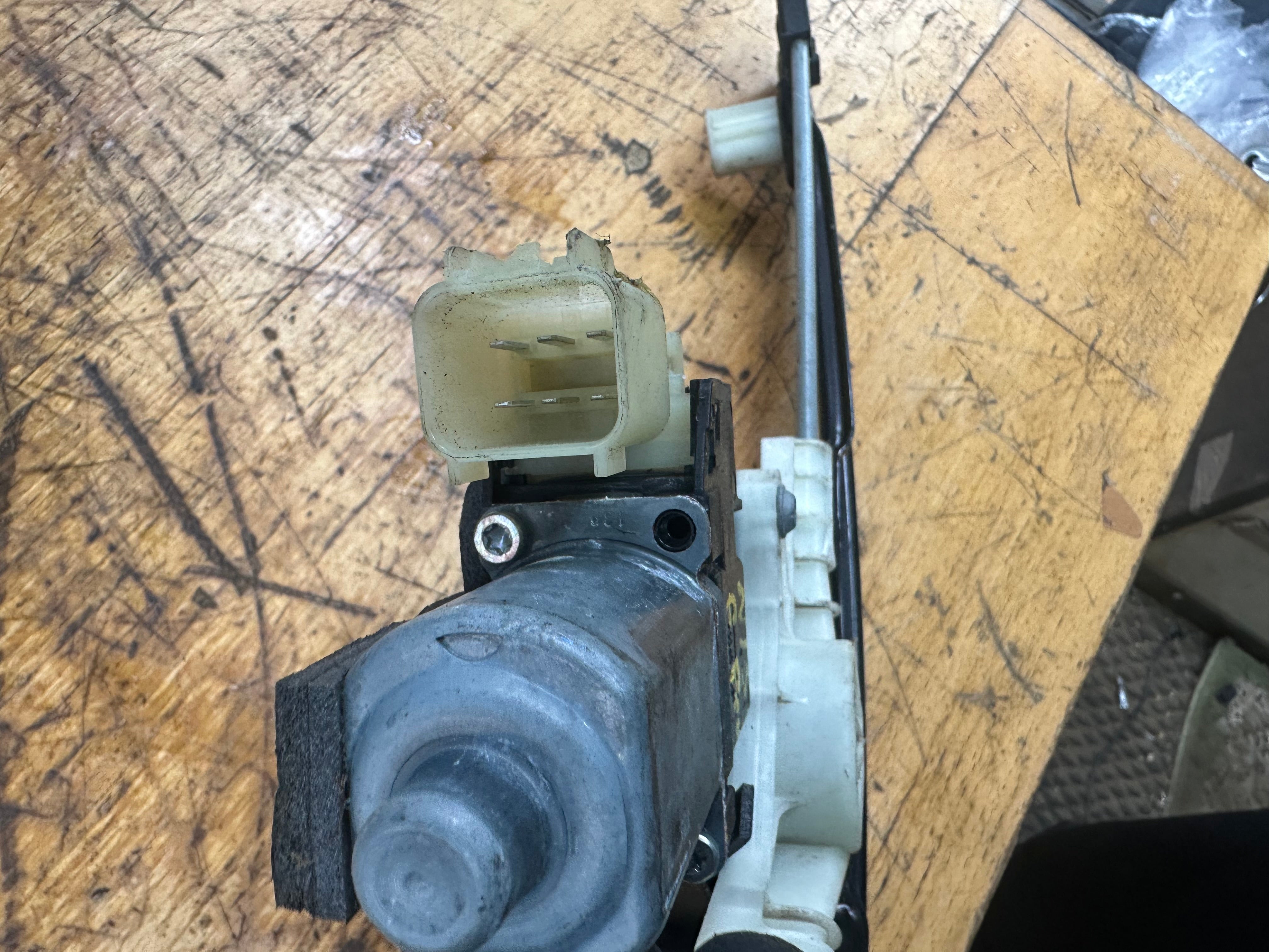 Land Rover F-Pace Front Left N/S/F Window Regulator (0130822792) (840368008)