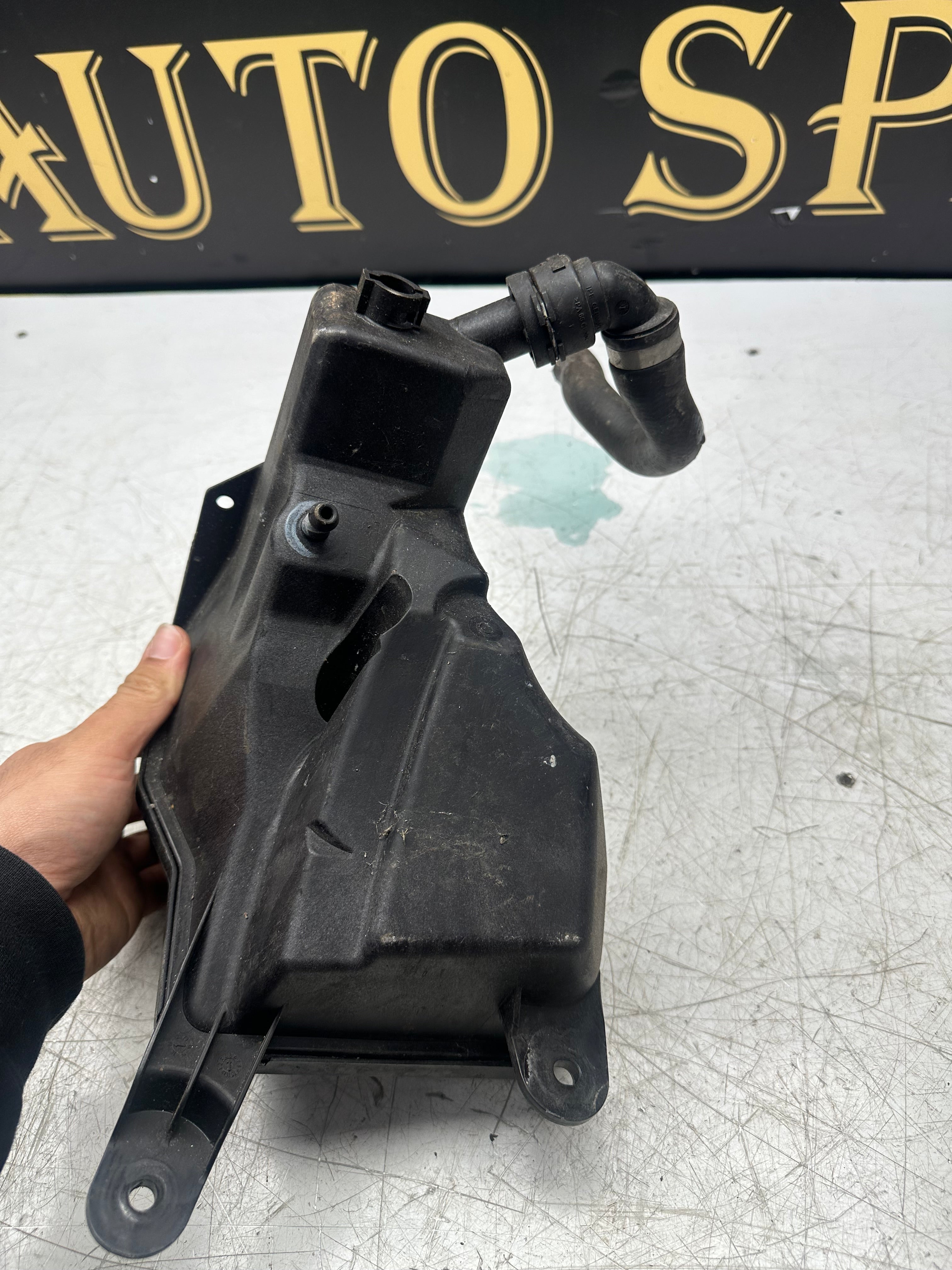 BMW 3 Series F30 Diesel Engine Coolant Expansion Tank (2011–2019)(781059202)